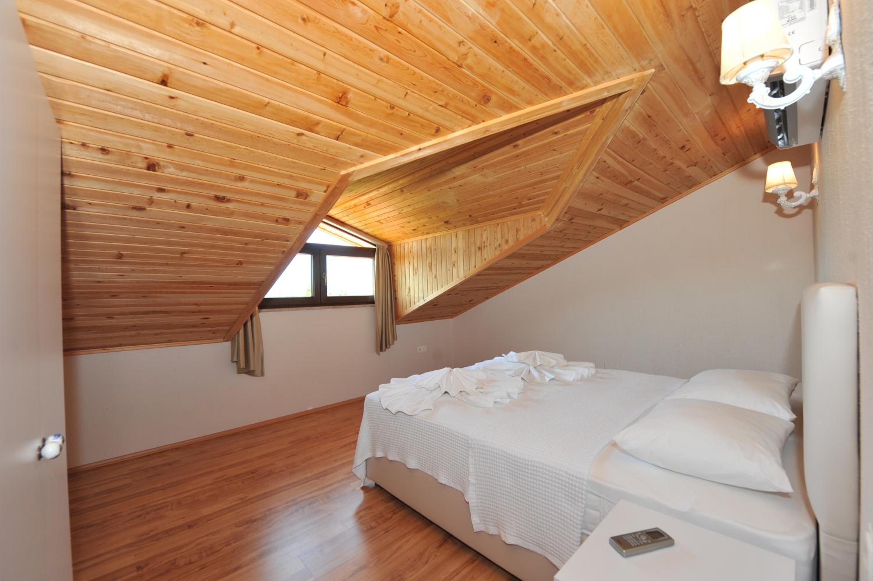 Grenadine Lodge