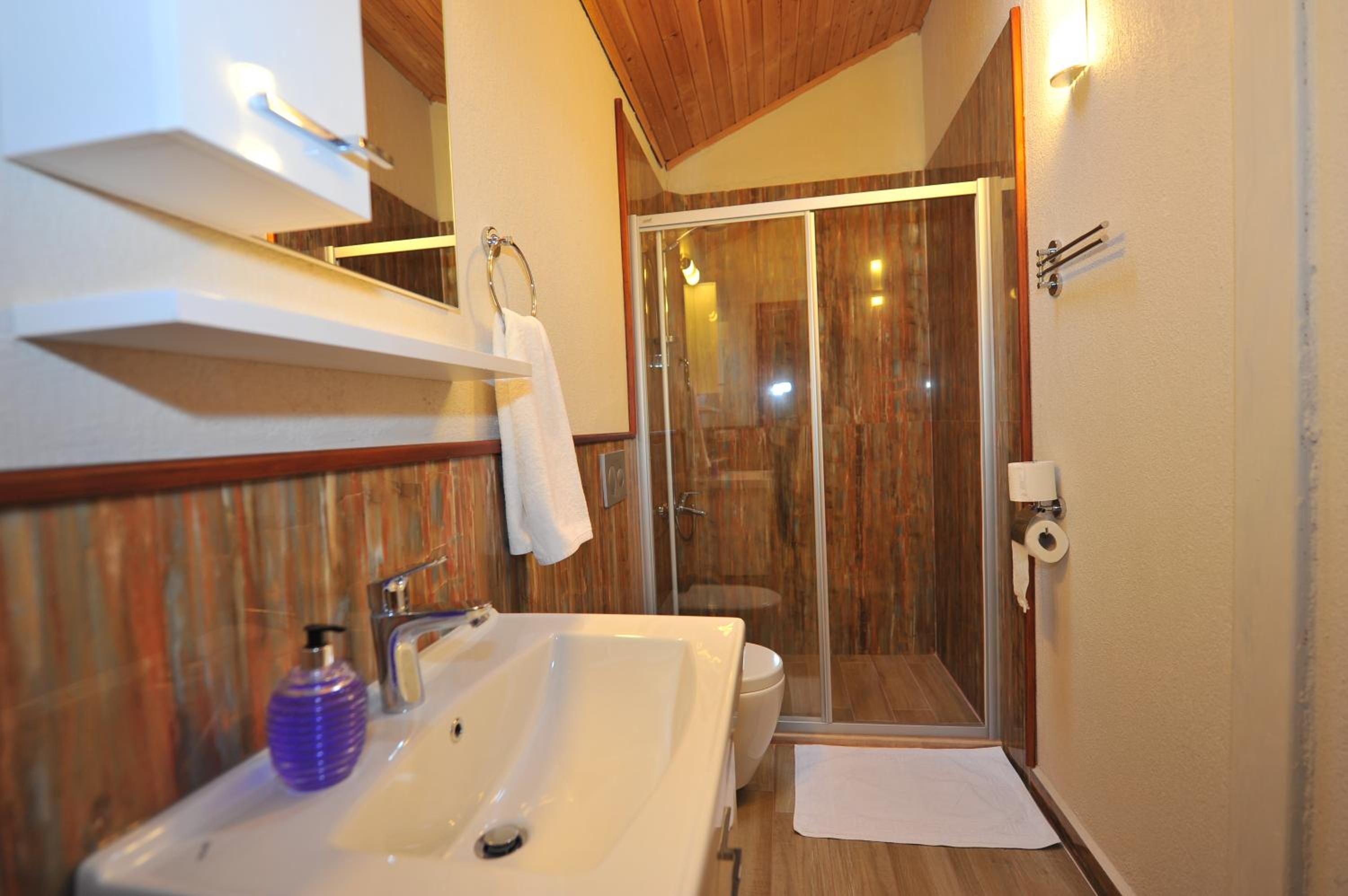 Grenadine Lodge