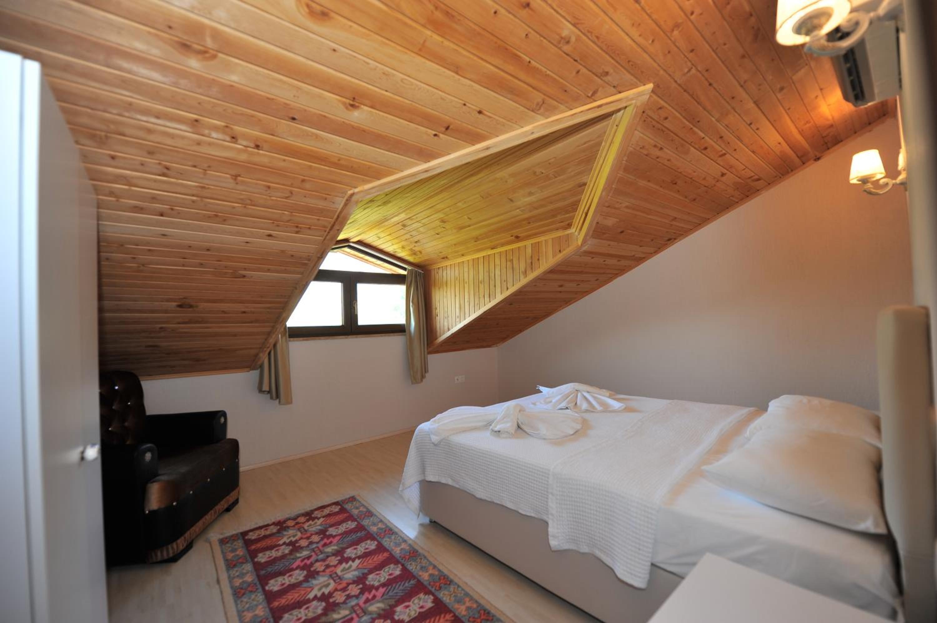 Grenadine Lodge