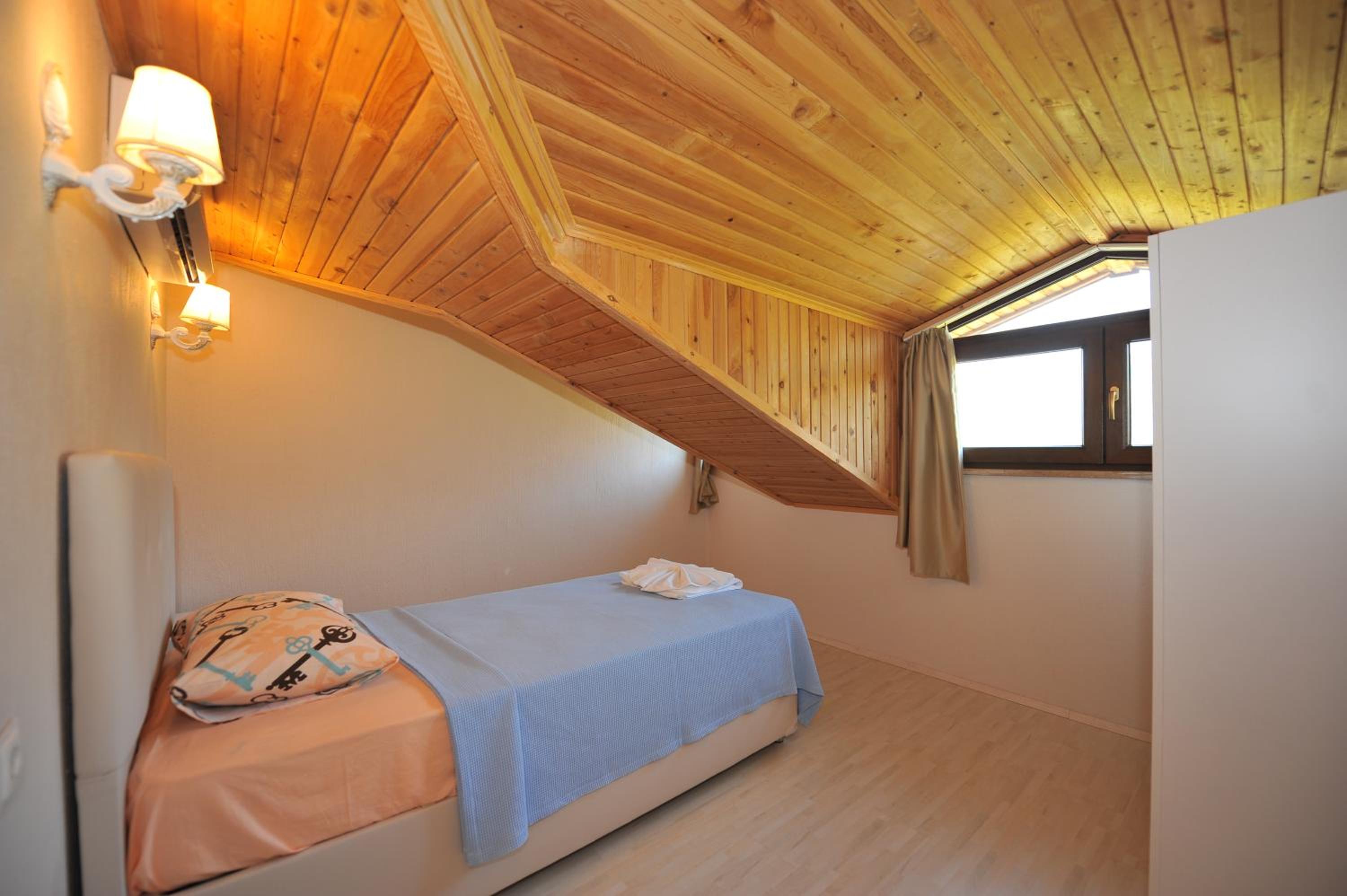 Grenadine Lodge