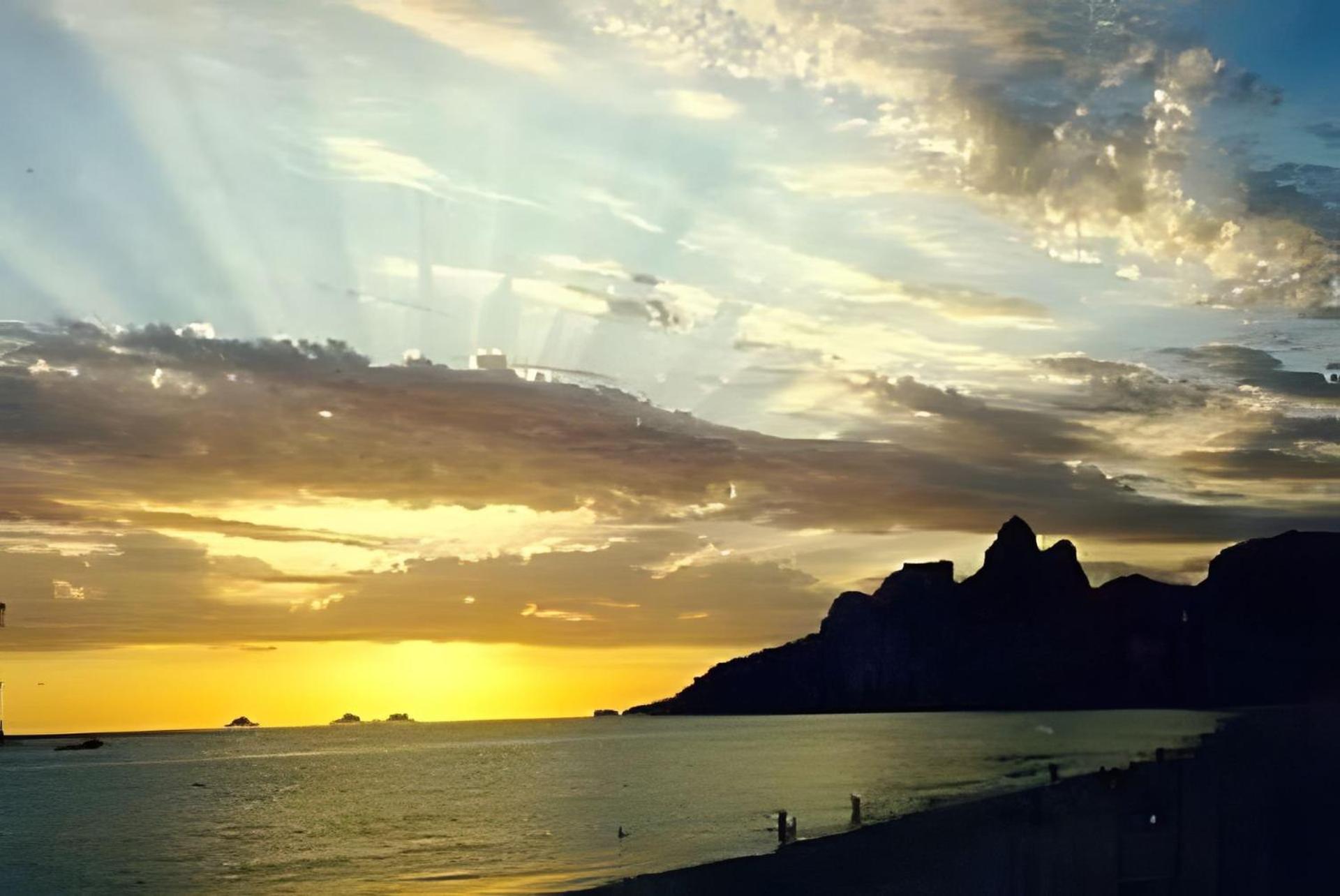 2 Minutes Away From The Beach | Arpoador | Leblon