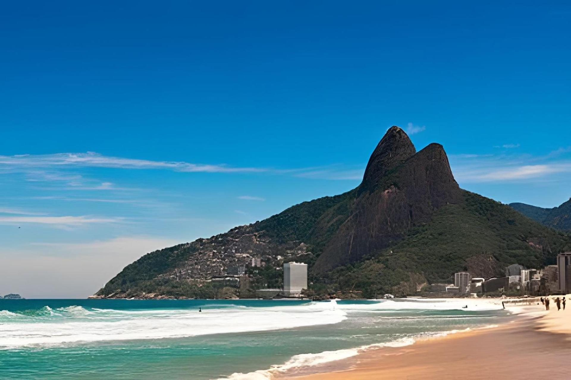 2 Minutes Away From The Beach | Arpoador | Leblon