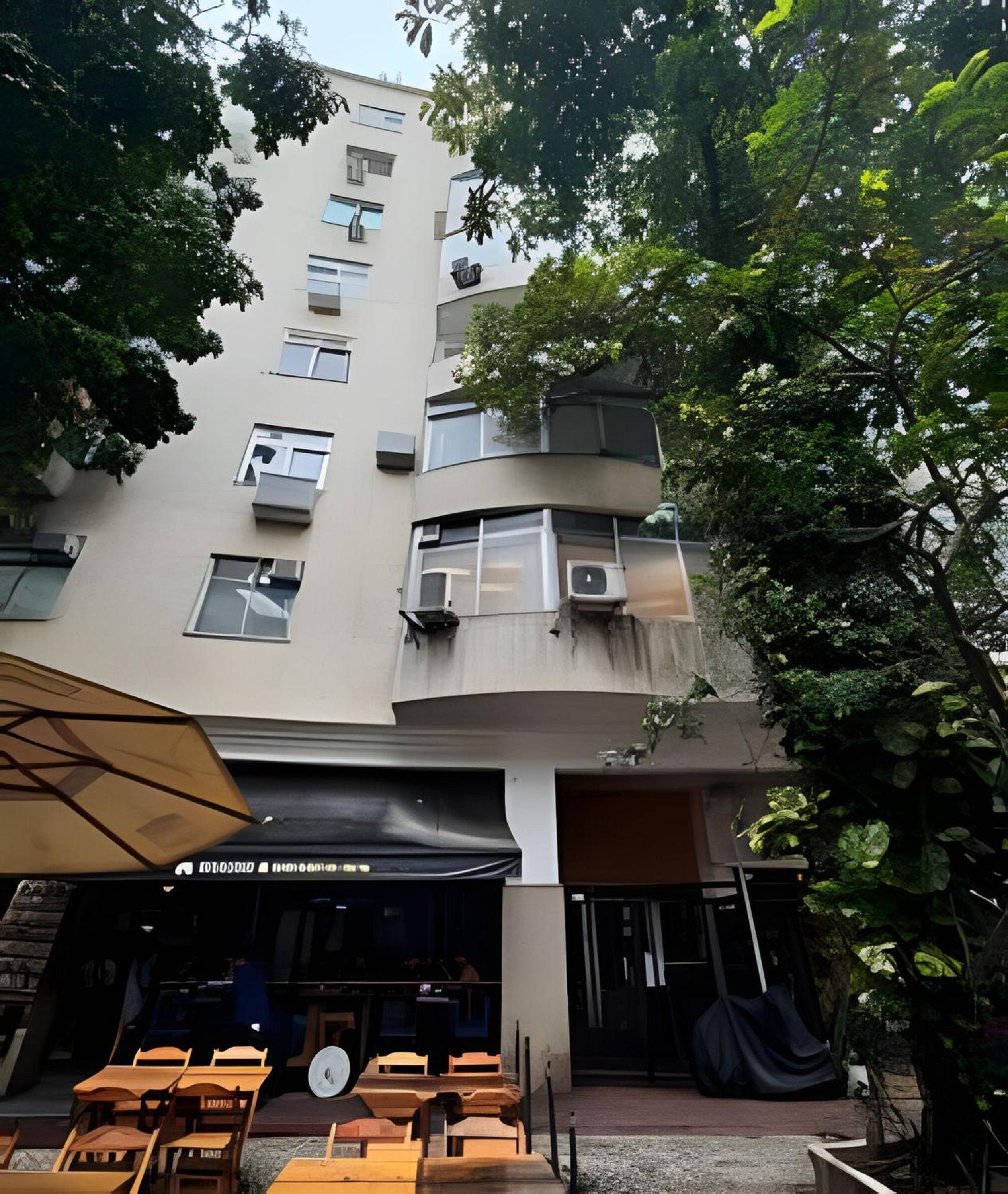 2 Minutes Away From The Beach | Arpoador | Leblon