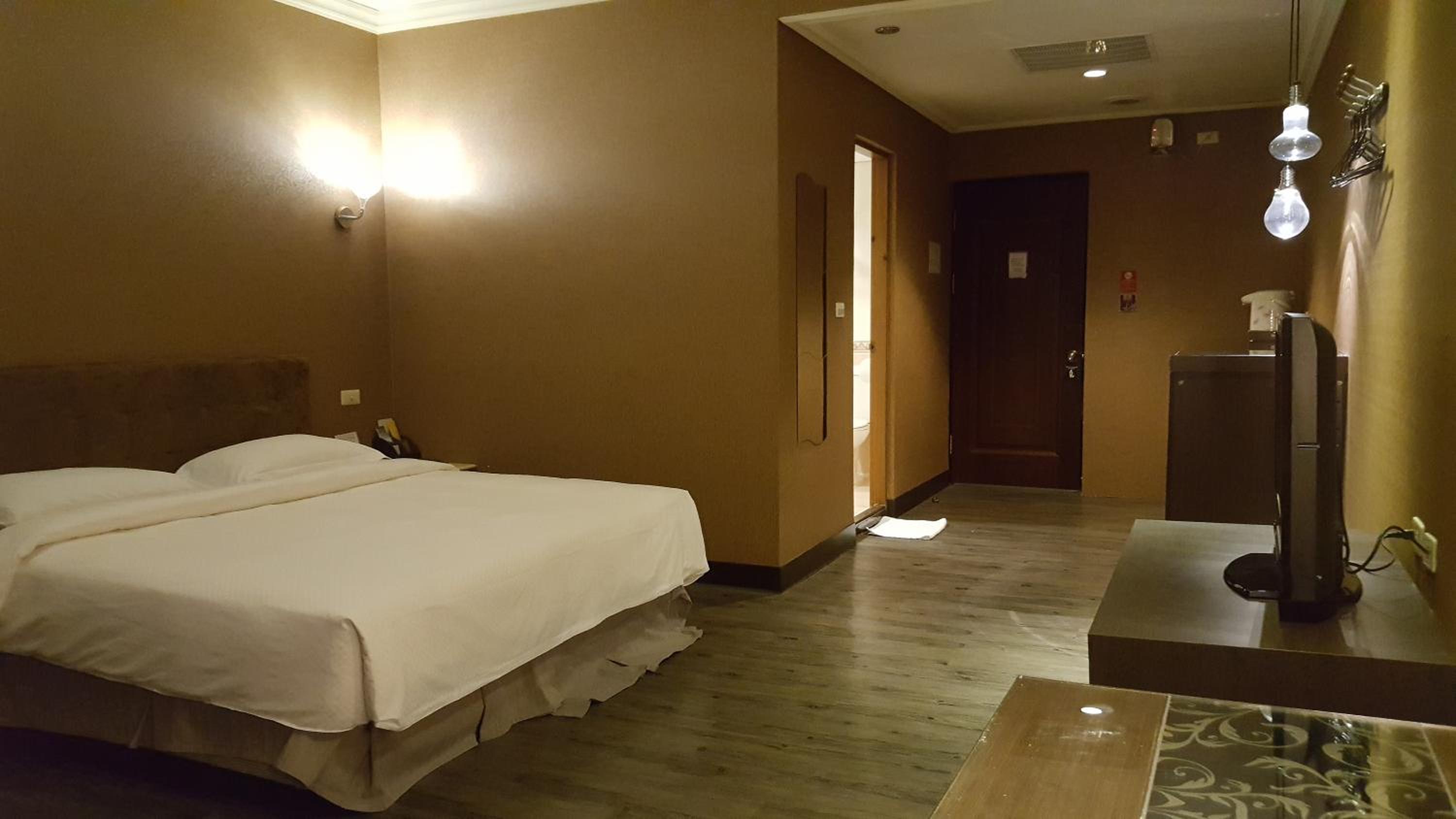 The Riverside Hotel & Motel