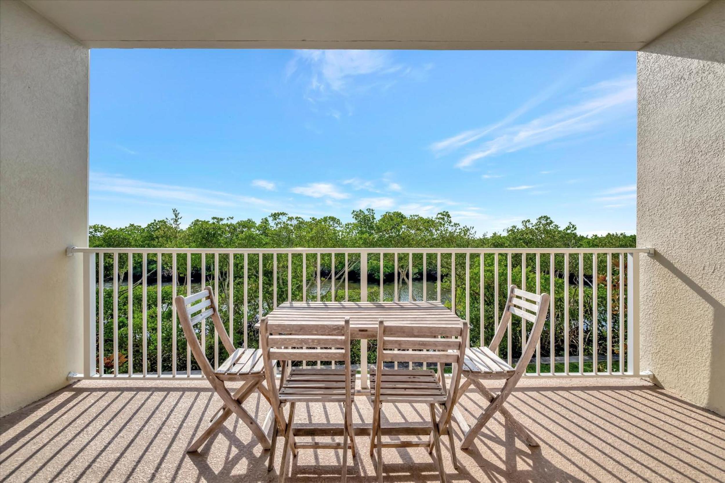 The Mangrove Waterfront Pool & Hot Tub Near Beach