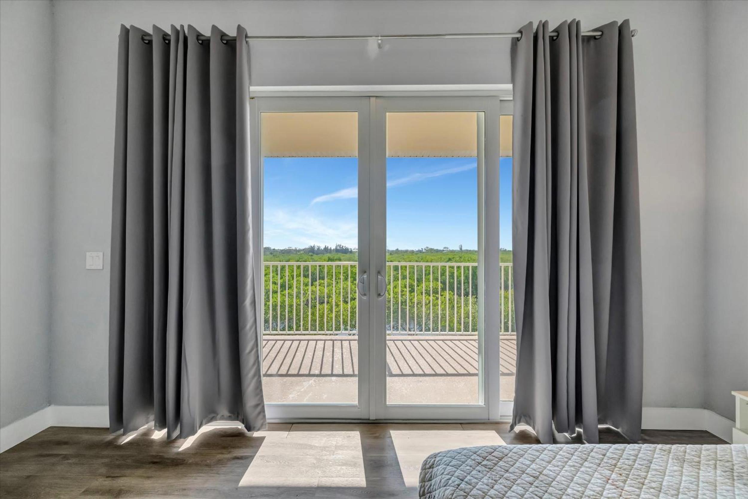 The Mangrove Waterfront Pool & Hot Tub Near Beach