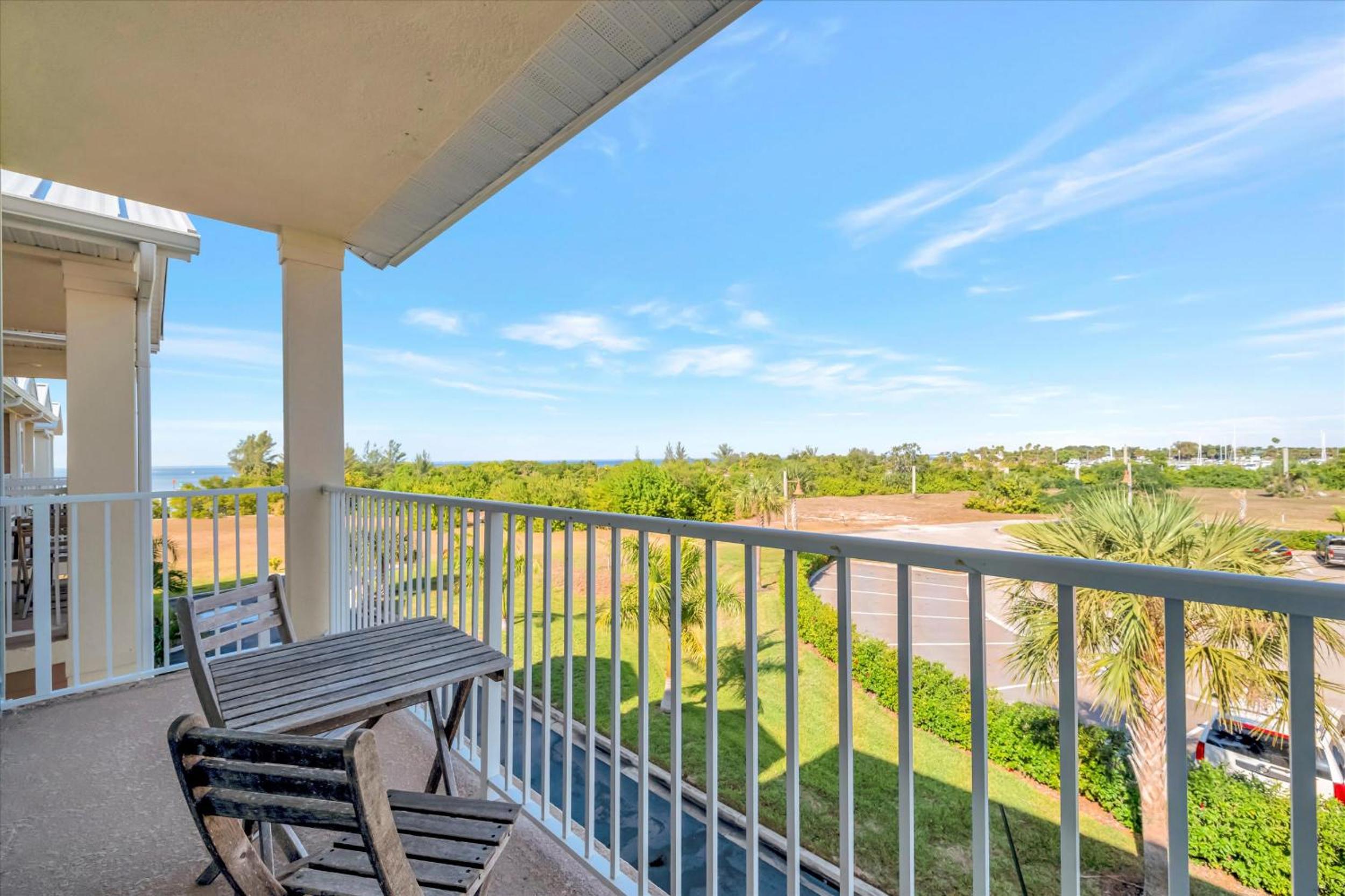 The Mangrove Waterfront Pool & Hot Tub Near Beach