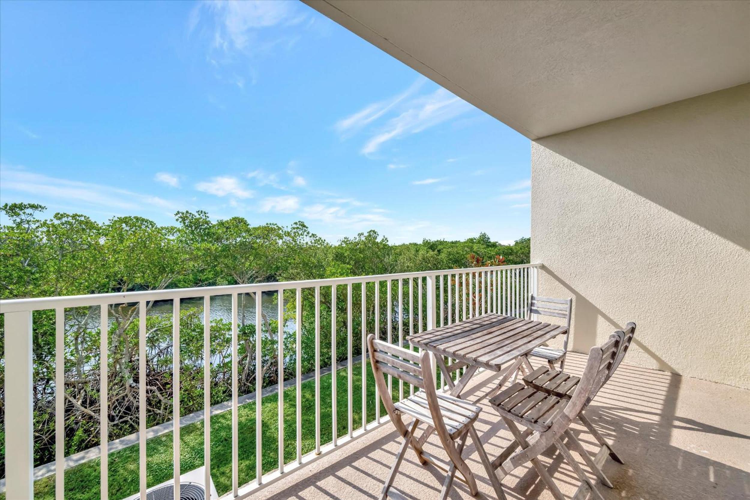 The Mangrove Waterfront Pool & Hot Tub Near Beach