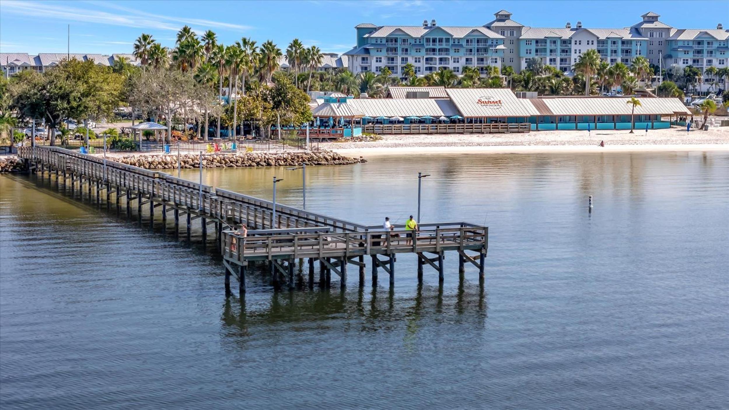 The Mangrove Waterfront Pool & Hot Tub Near Beach