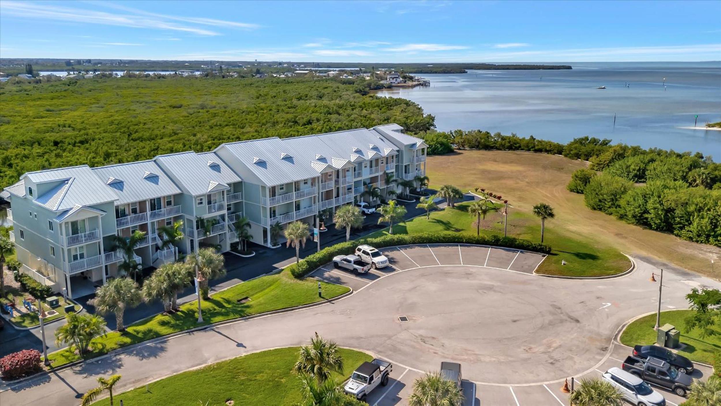 The Mangrove Waterfront Pool & Hot Tub Near Beach