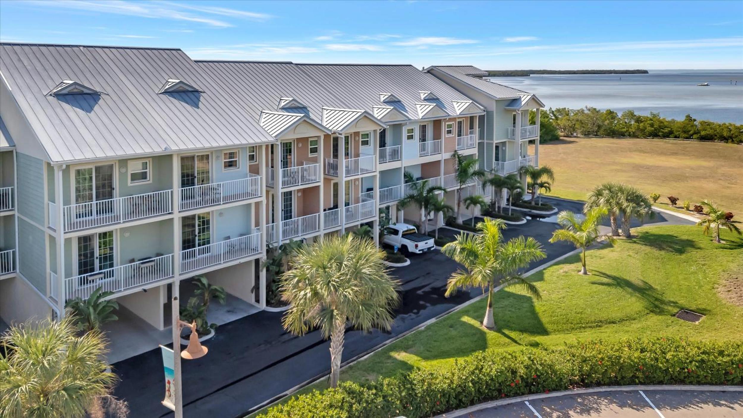 The Mangrove Waterfront Pool & Hot Tub Near Beach