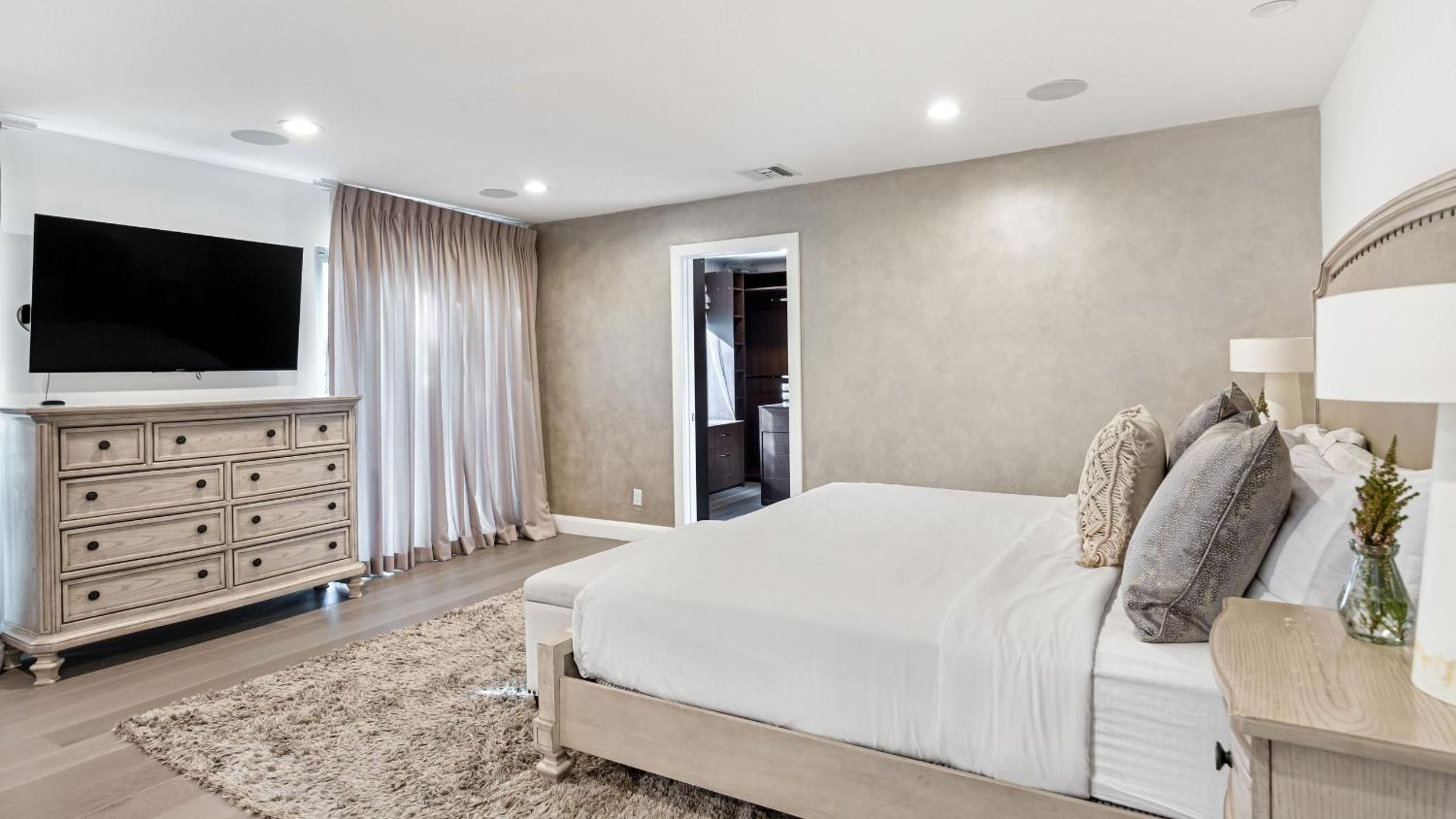 LA Hillside Retreat w Pool Views Fire Pit Outdoor Lounging Casa Bellagio by AvantStay