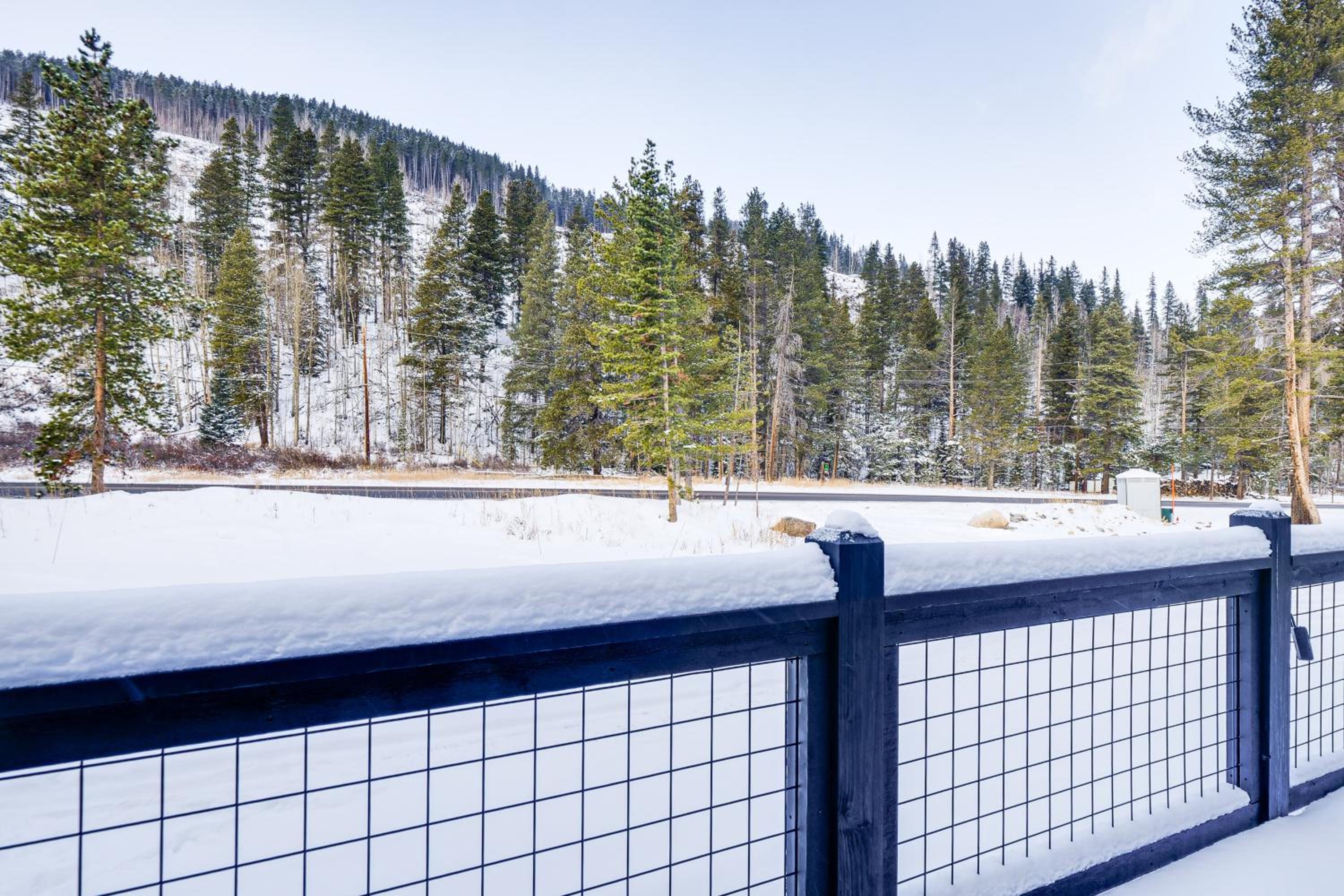 Hot Tub and Game Room! Luxury Blue River Retreat