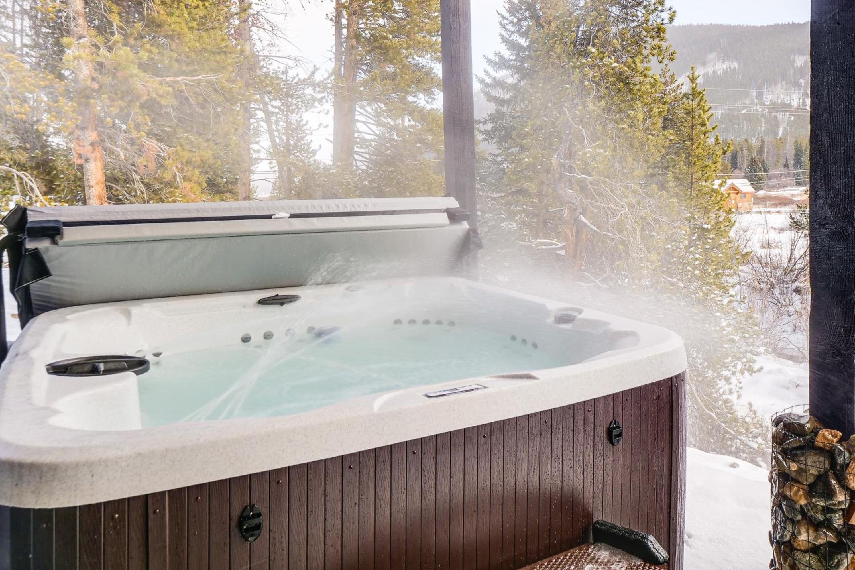Hot Tub and Game Room! Luxury Blue River Retreat