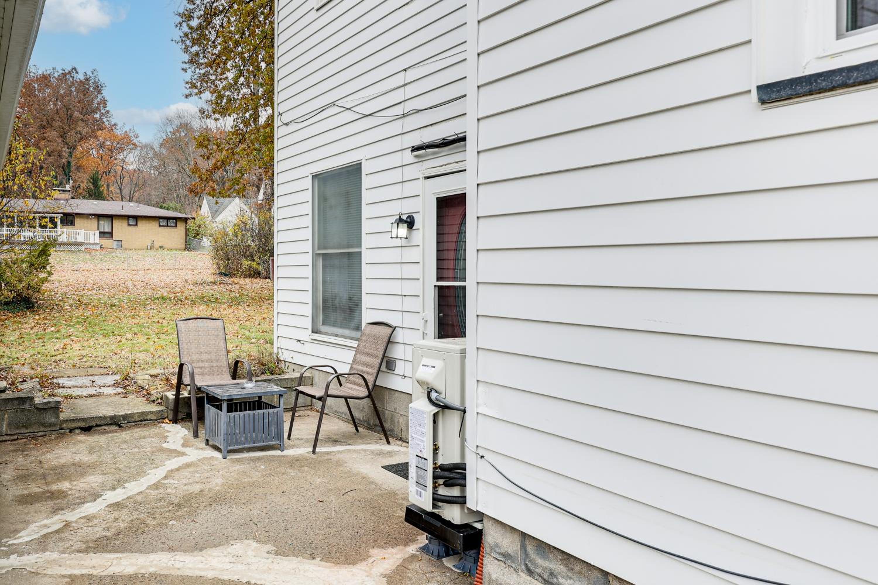 Inviting Family Home, 2 Mi to Eastwood Mall!