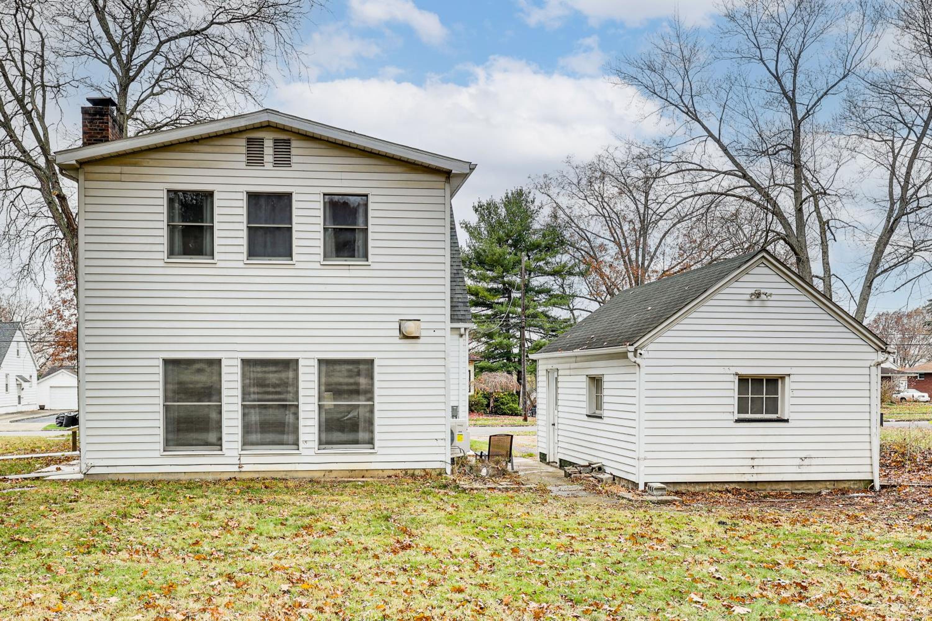 Inviting Family Home, 2 Mi to Eastwood Mall!