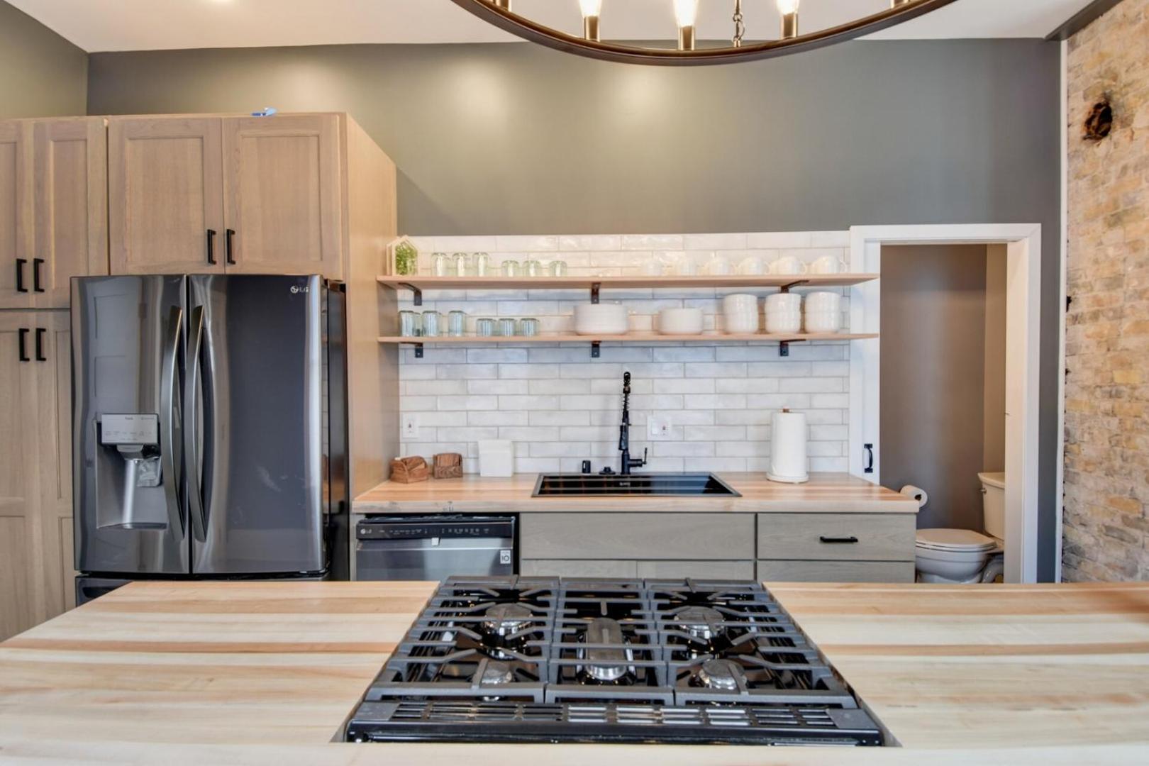 Downtown Milwaukee Area | 4BR Home | Sleeps 14