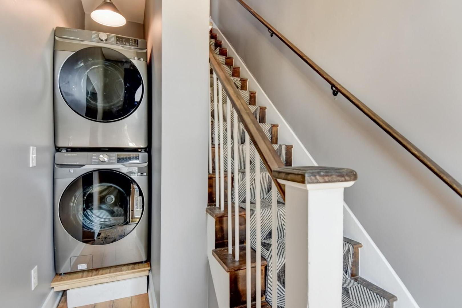 Downtown Milwaukee Area | 4BR Home | Sleeps 14