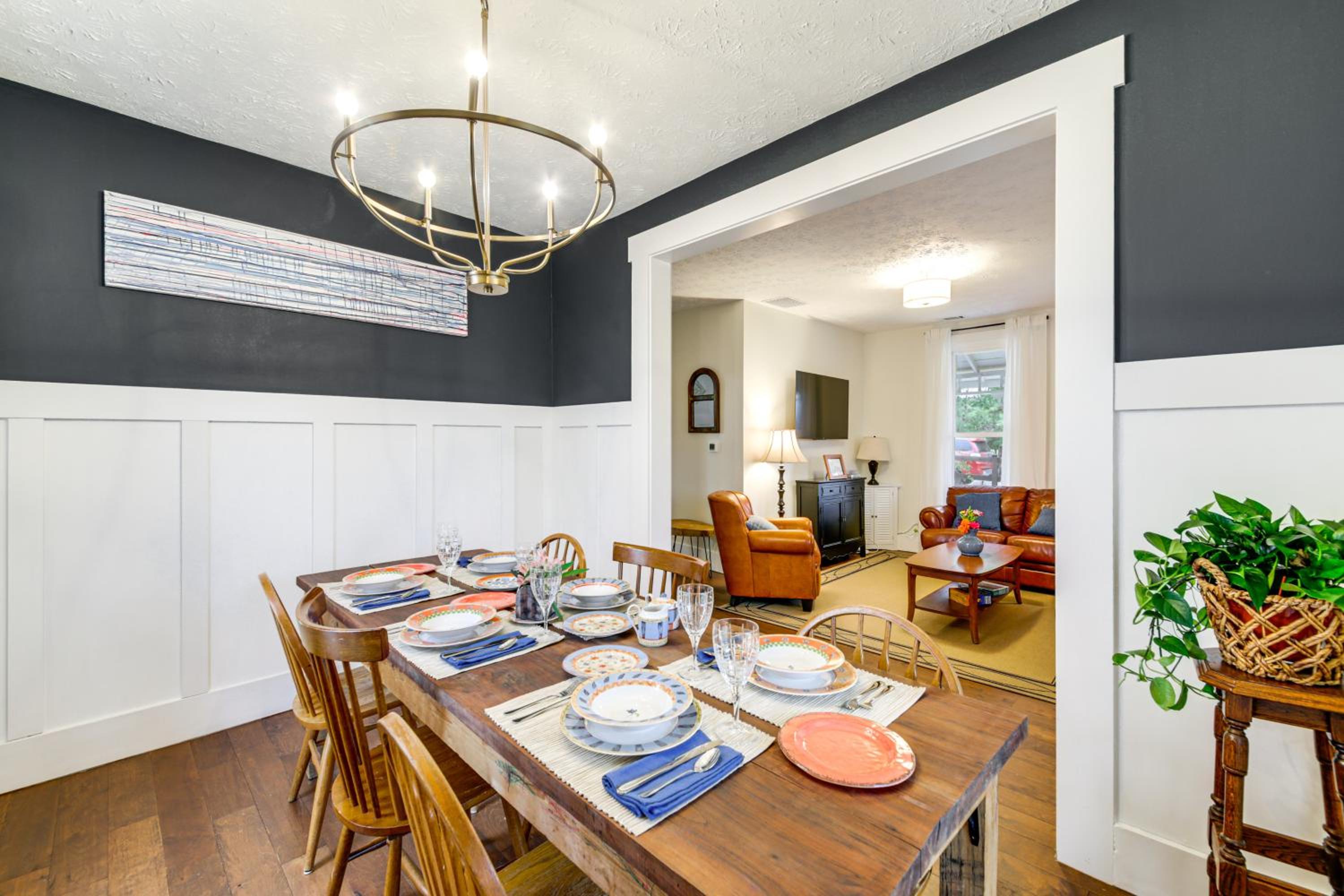Pet Friendly! 1880s Zionsville Farmhouse