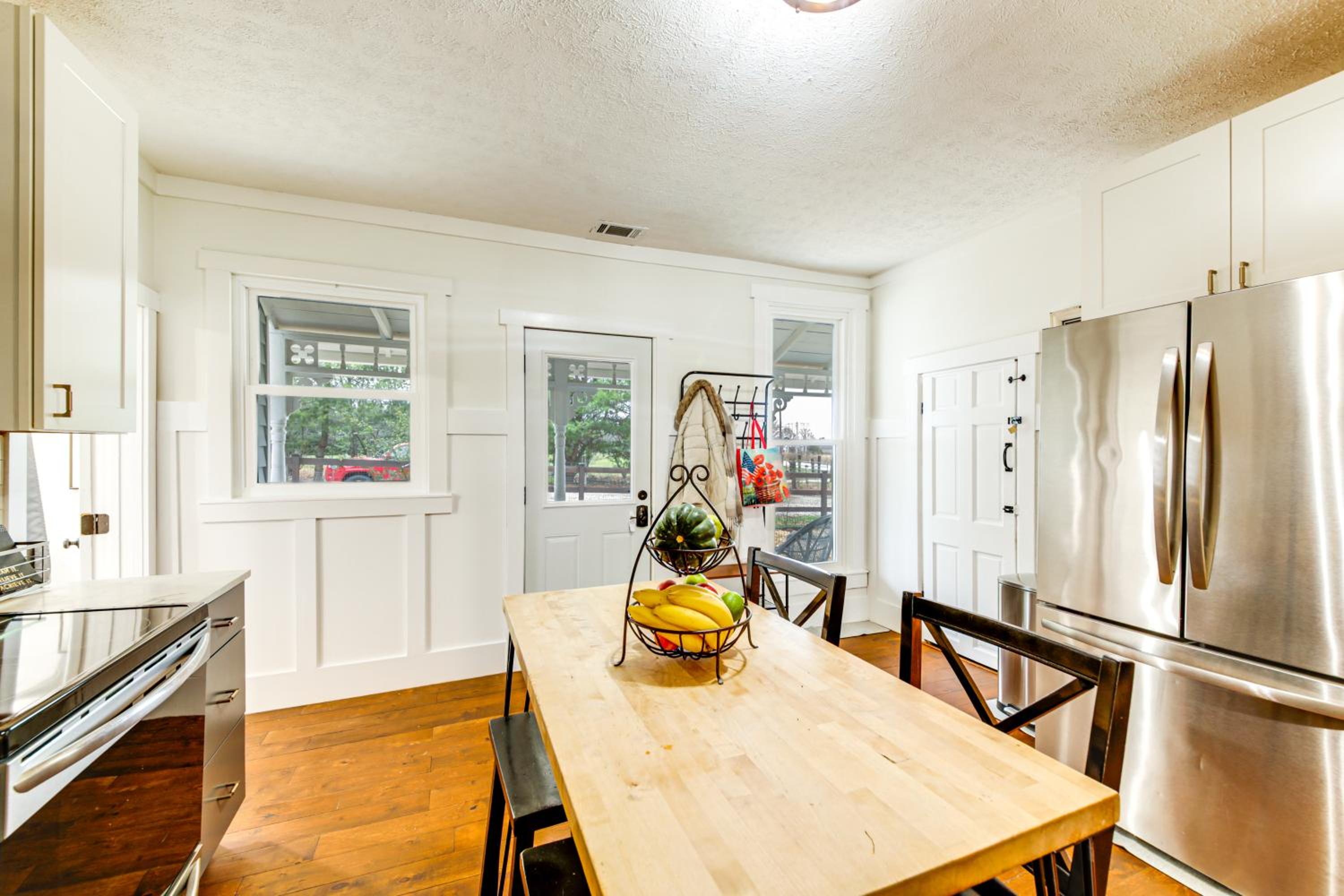 Pet Friendly! 1880s Zionsville Farmhouse