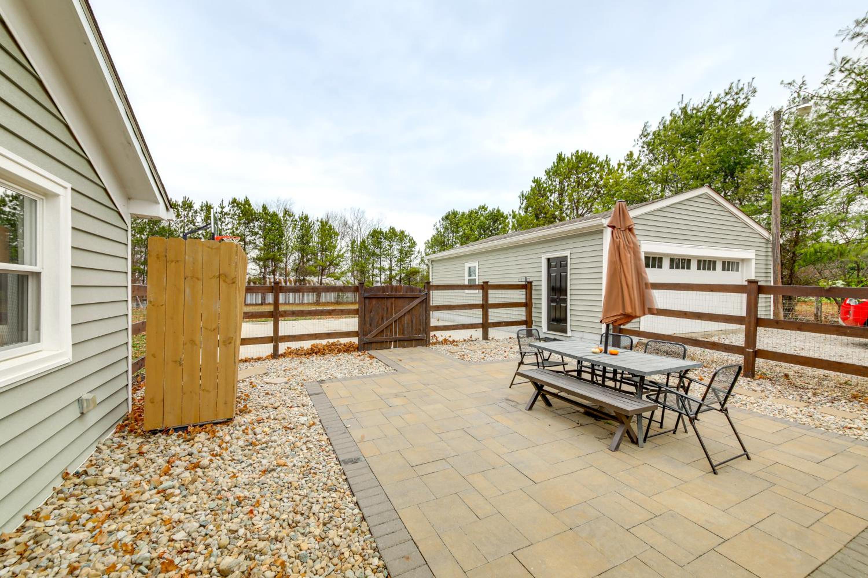 Pet Friendly! 1880s Zionsville Farmhouse