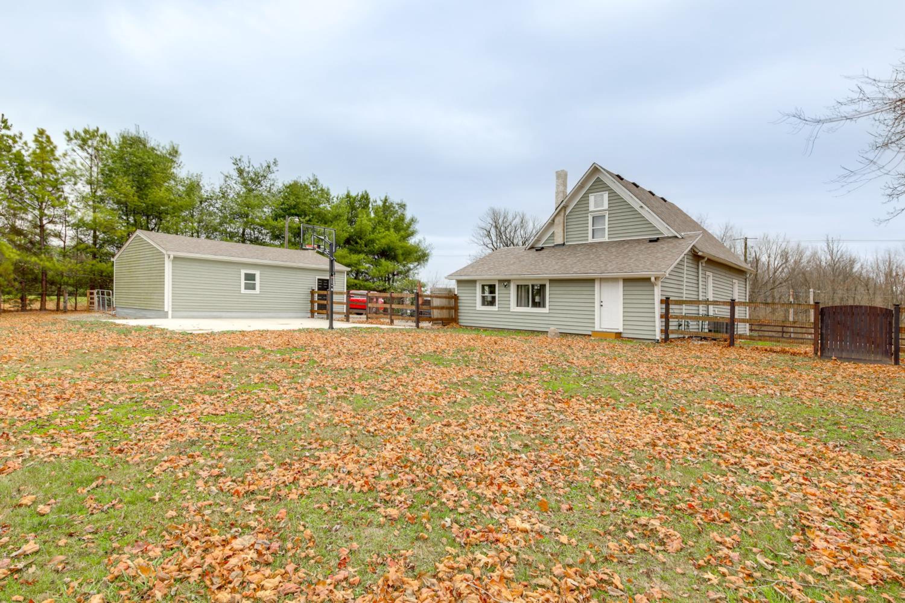 Pet Friendly! 1880s Zionsville Farmhouse