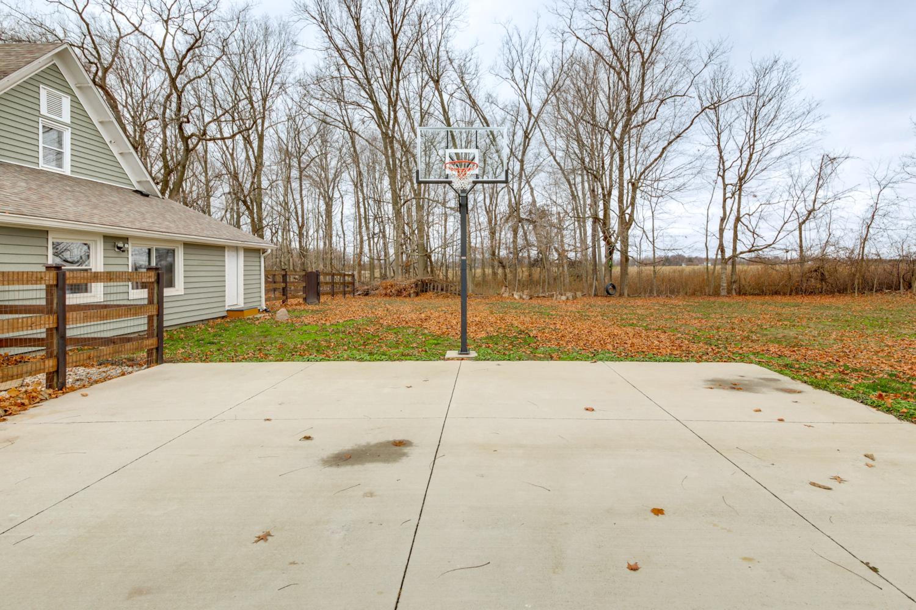 Pet Friendly! 1880s Zionsville Farmhouse