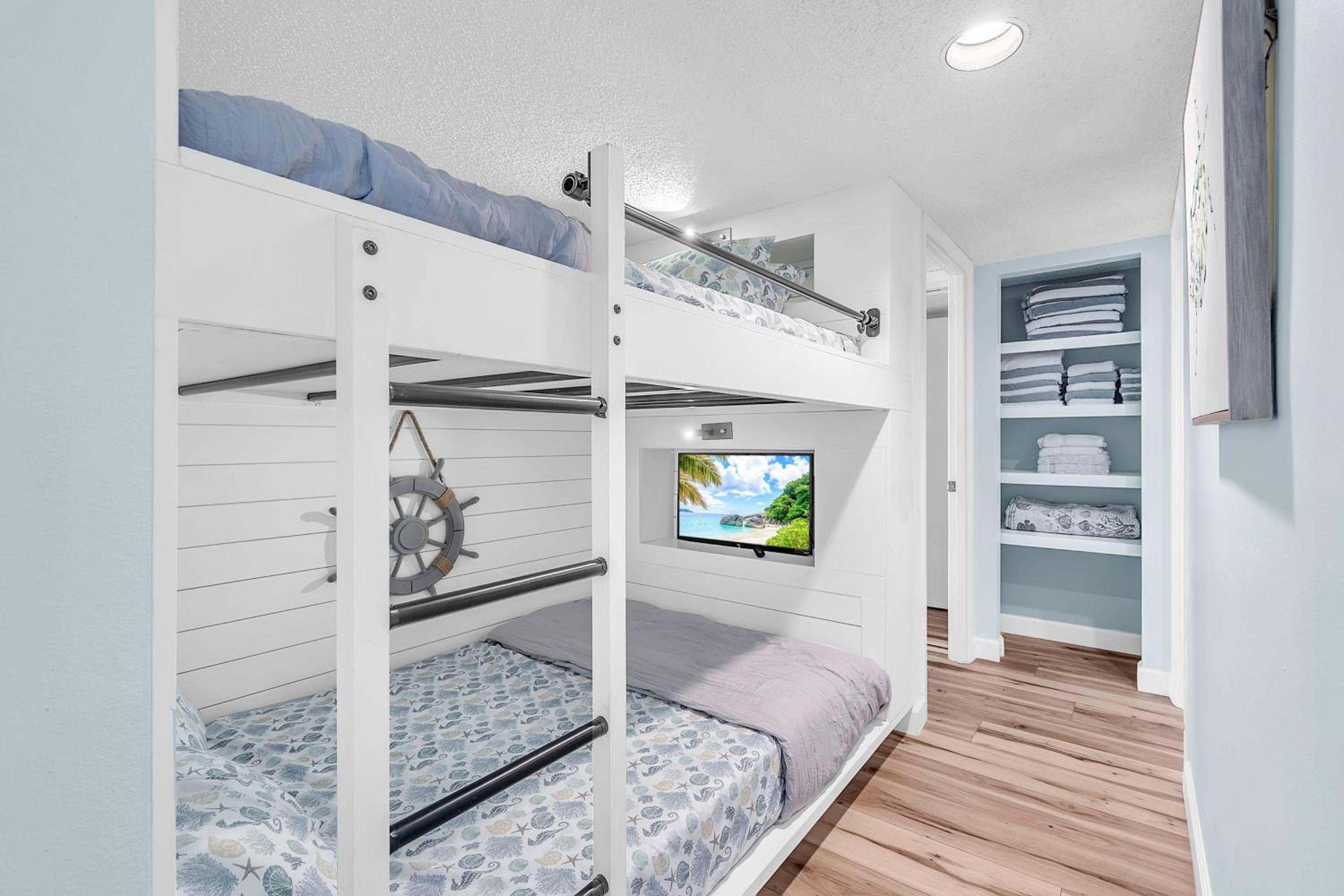 Mansions By The Sea 905B - Premier