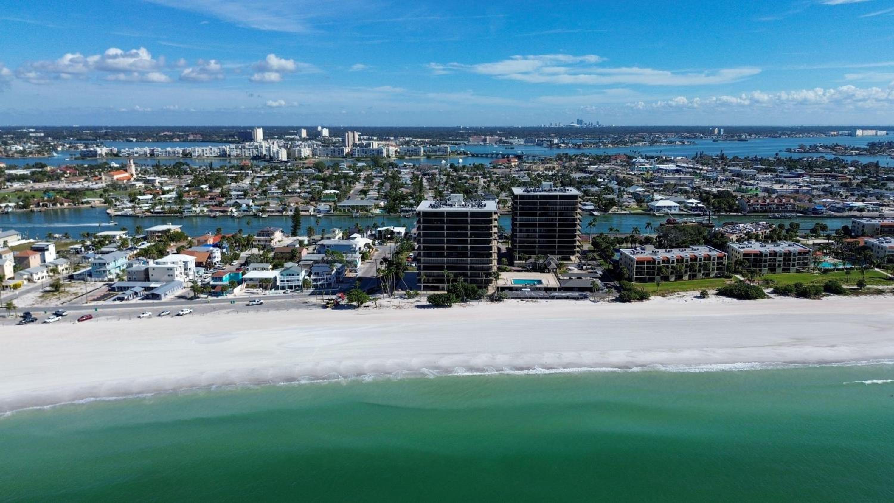 Mansions By The Sea 905B - Premier