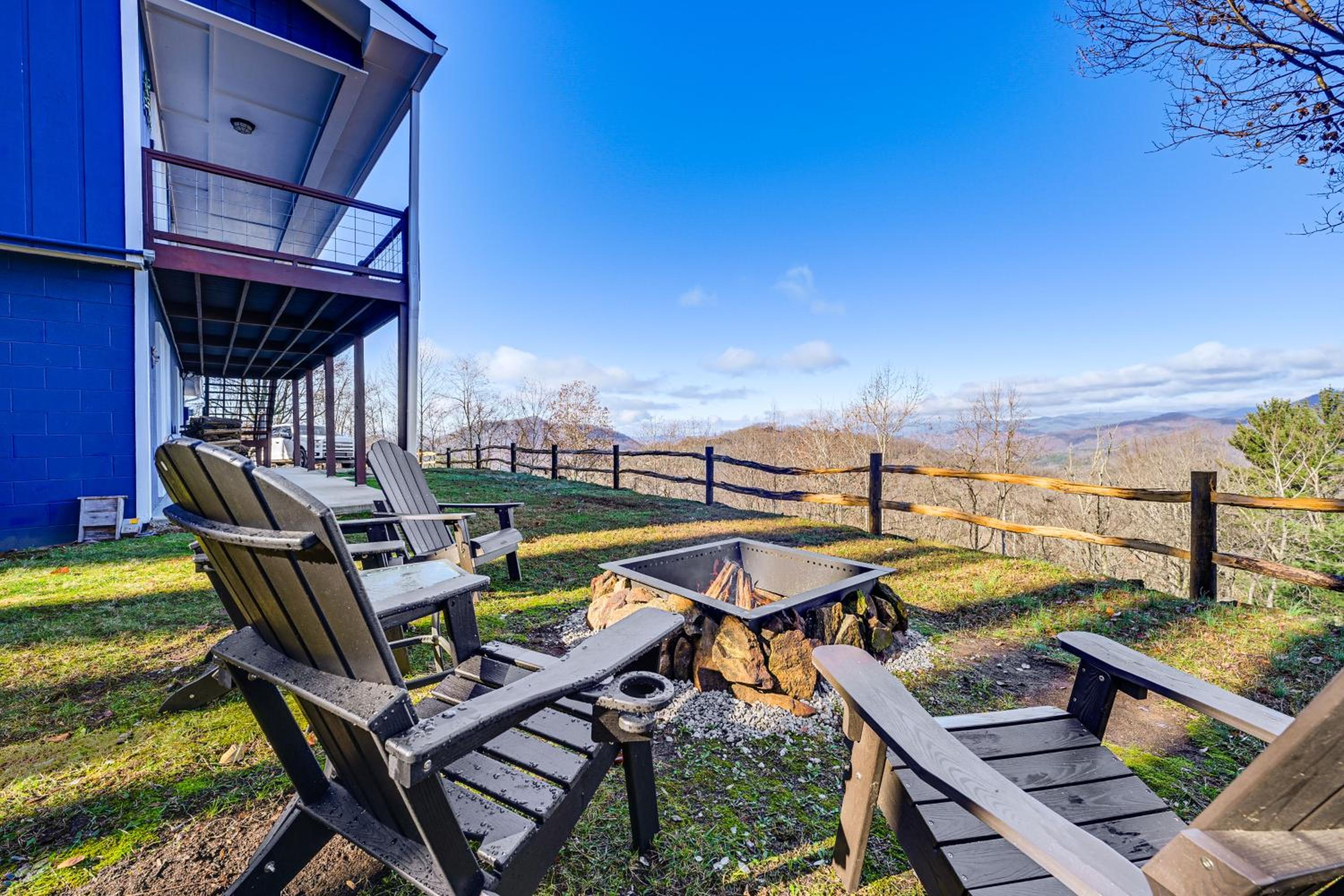 6 Mi to Chatuge Lake Spacious Cabin with Mtn Views!