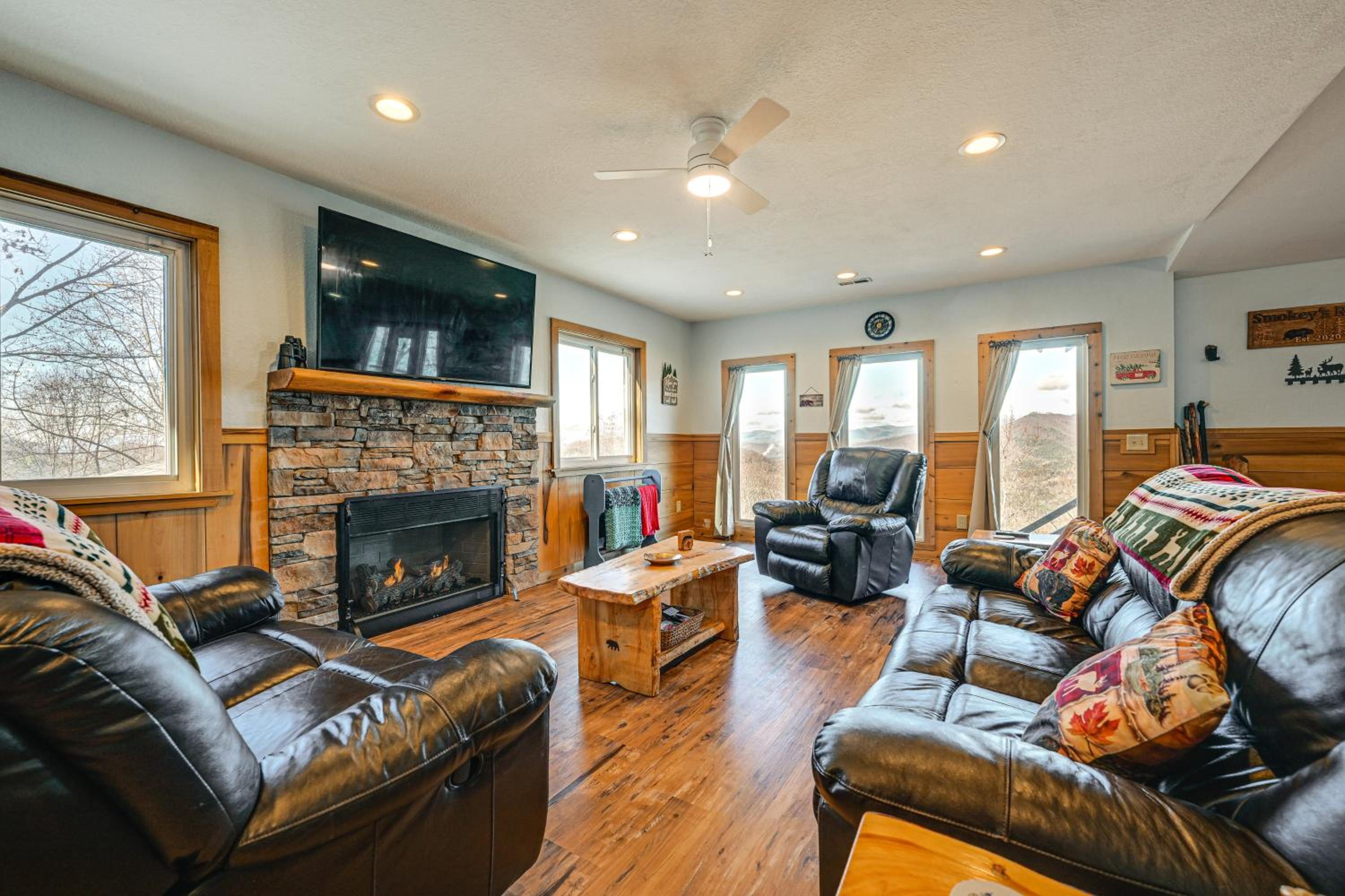 6 Mi to Chatuge Lake Spacious Cabin with Mtn Views!