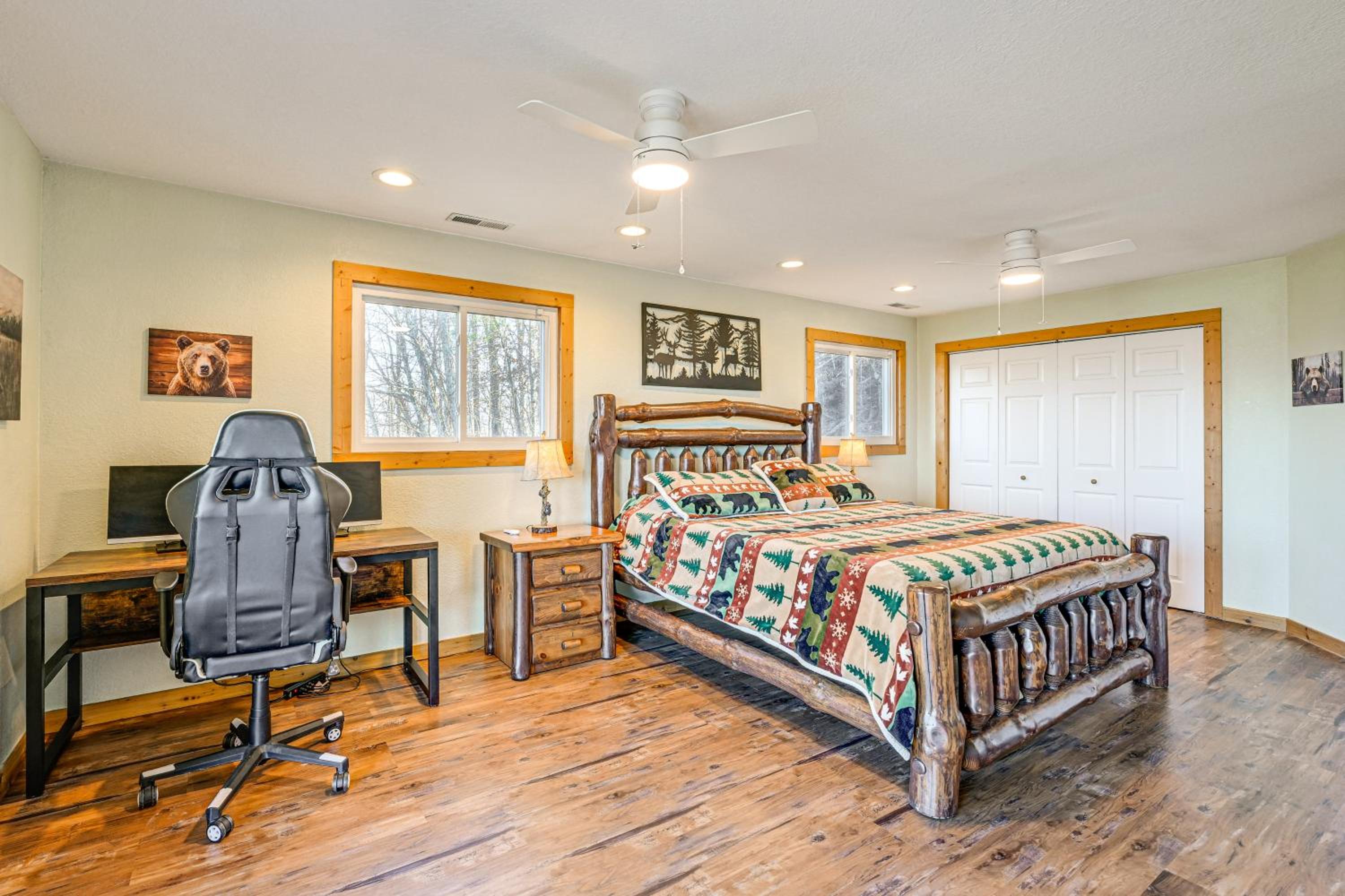 6 Mi to Chatuge Lake Spacious Cabin with Mtn Views!