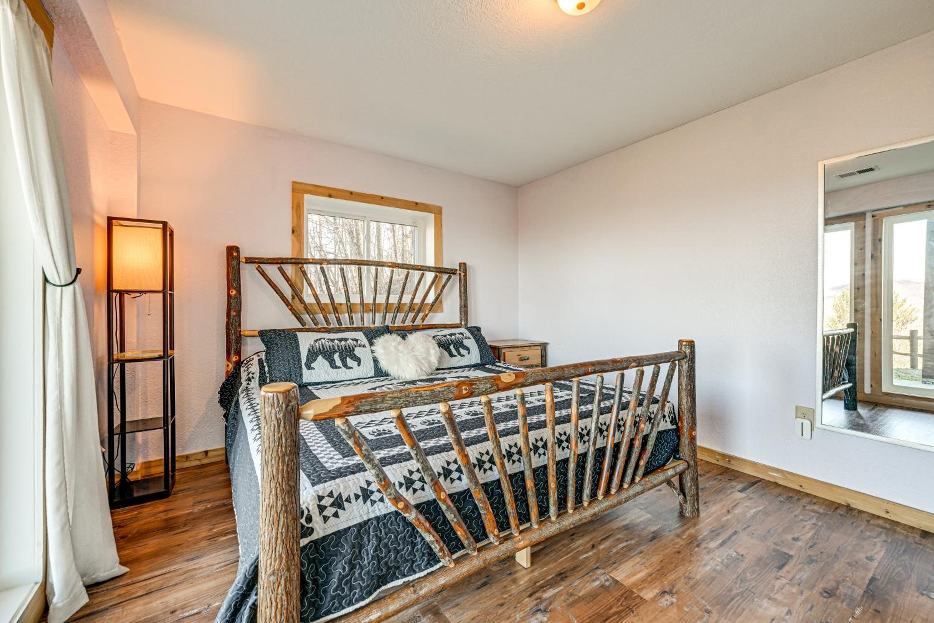 6 Mi to Chatuge Lake Spacious Cabin with Mtn Views!