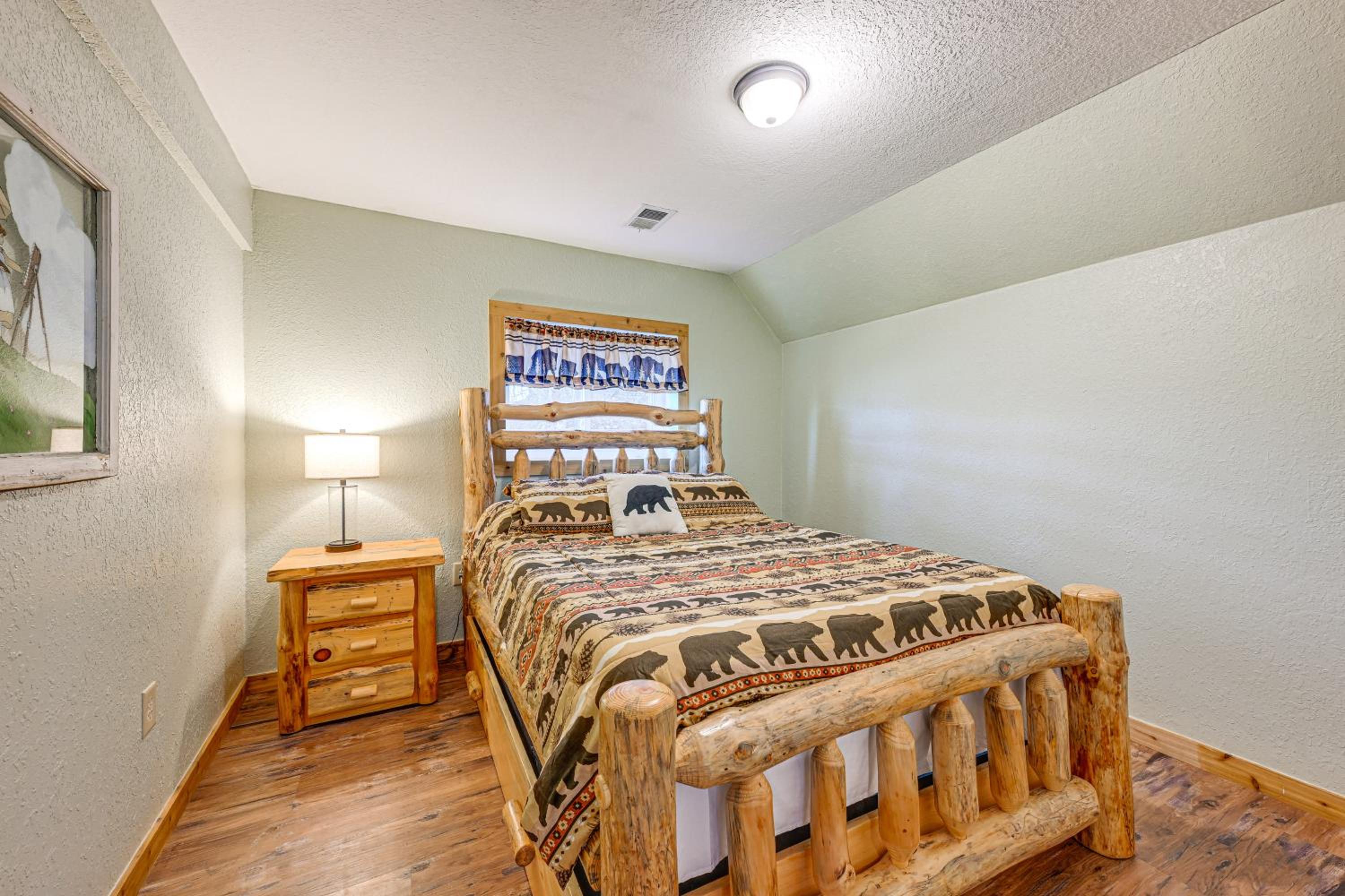6 Mi to Chatuge Lake Spacious Cabin with Mtn Views!