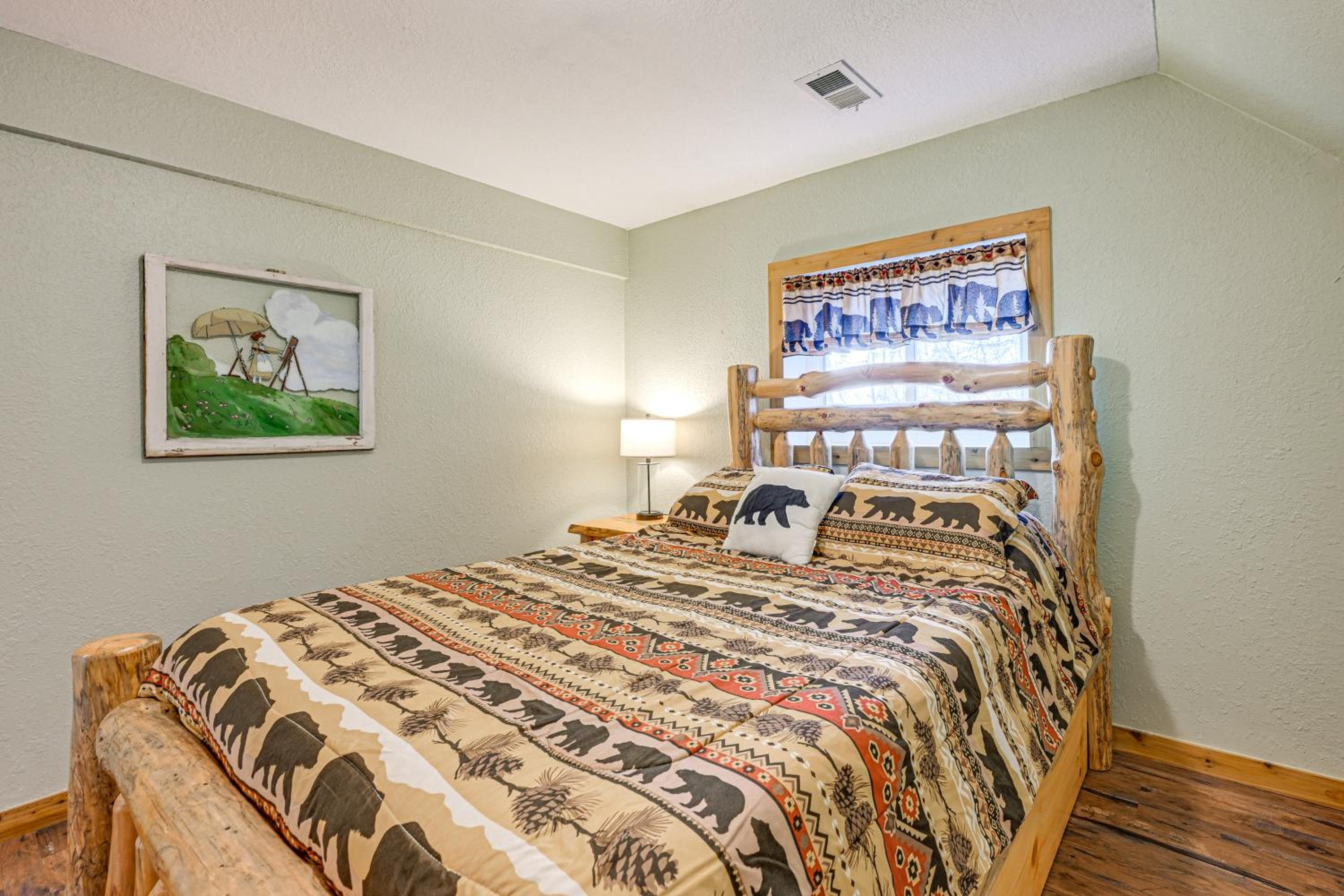 6 Mi to Chatuge Lake Spacious Cabin with Mtn Views!