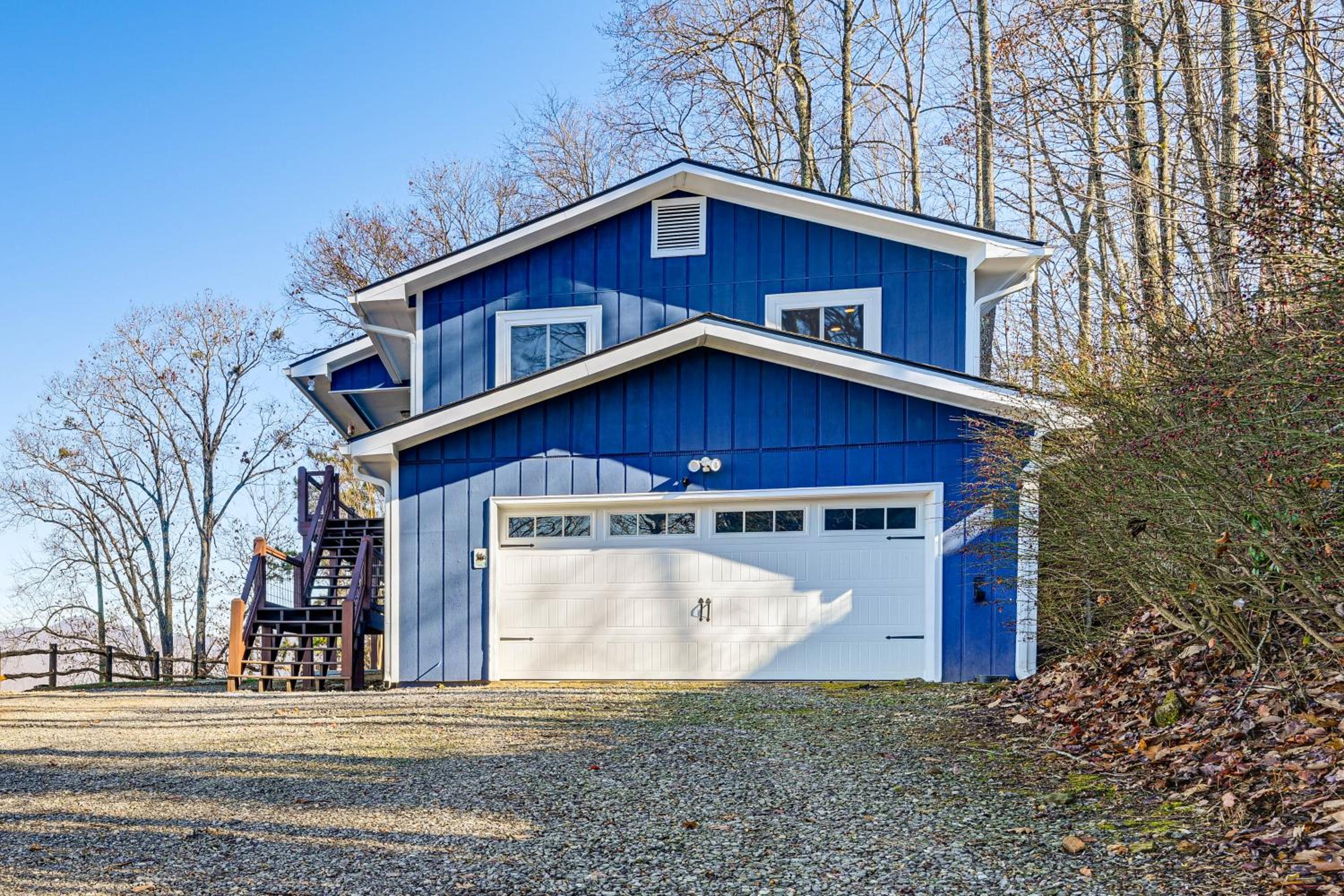 6 Mi to Chatuge Lake Spacious Cabin with Mtn Views!