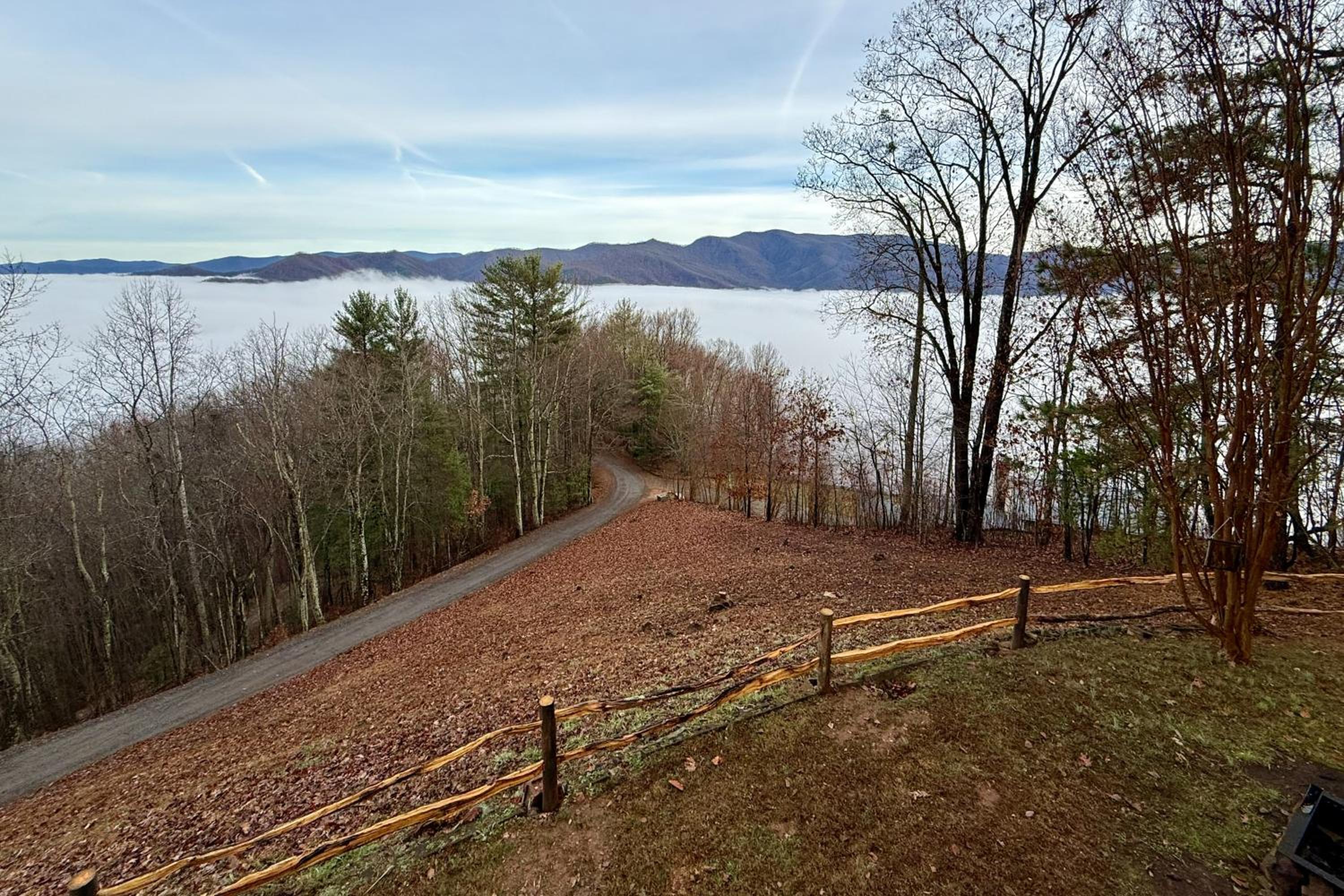 6 Mi to Chatuge Lake Spacious Cabin with Mtn Views!