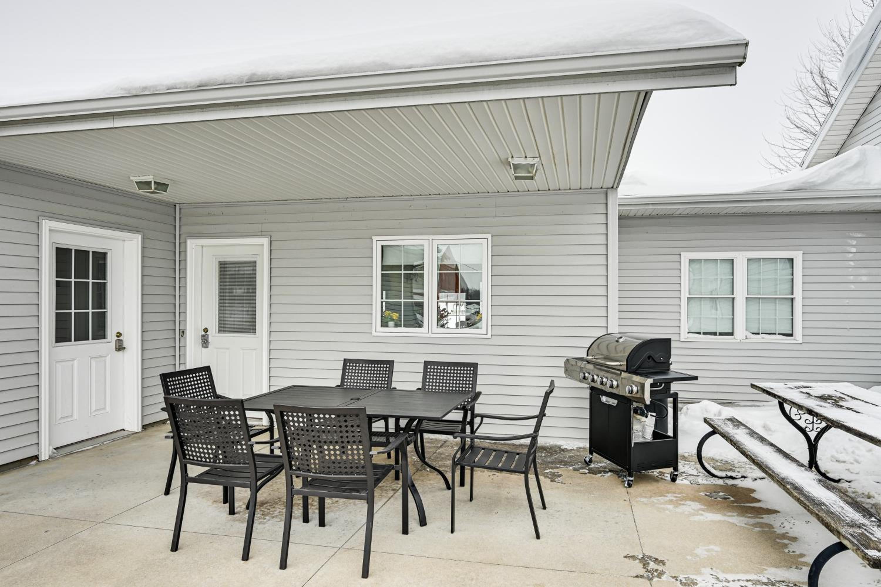 Near Shipshewana and Amish Country Patio and Grill!