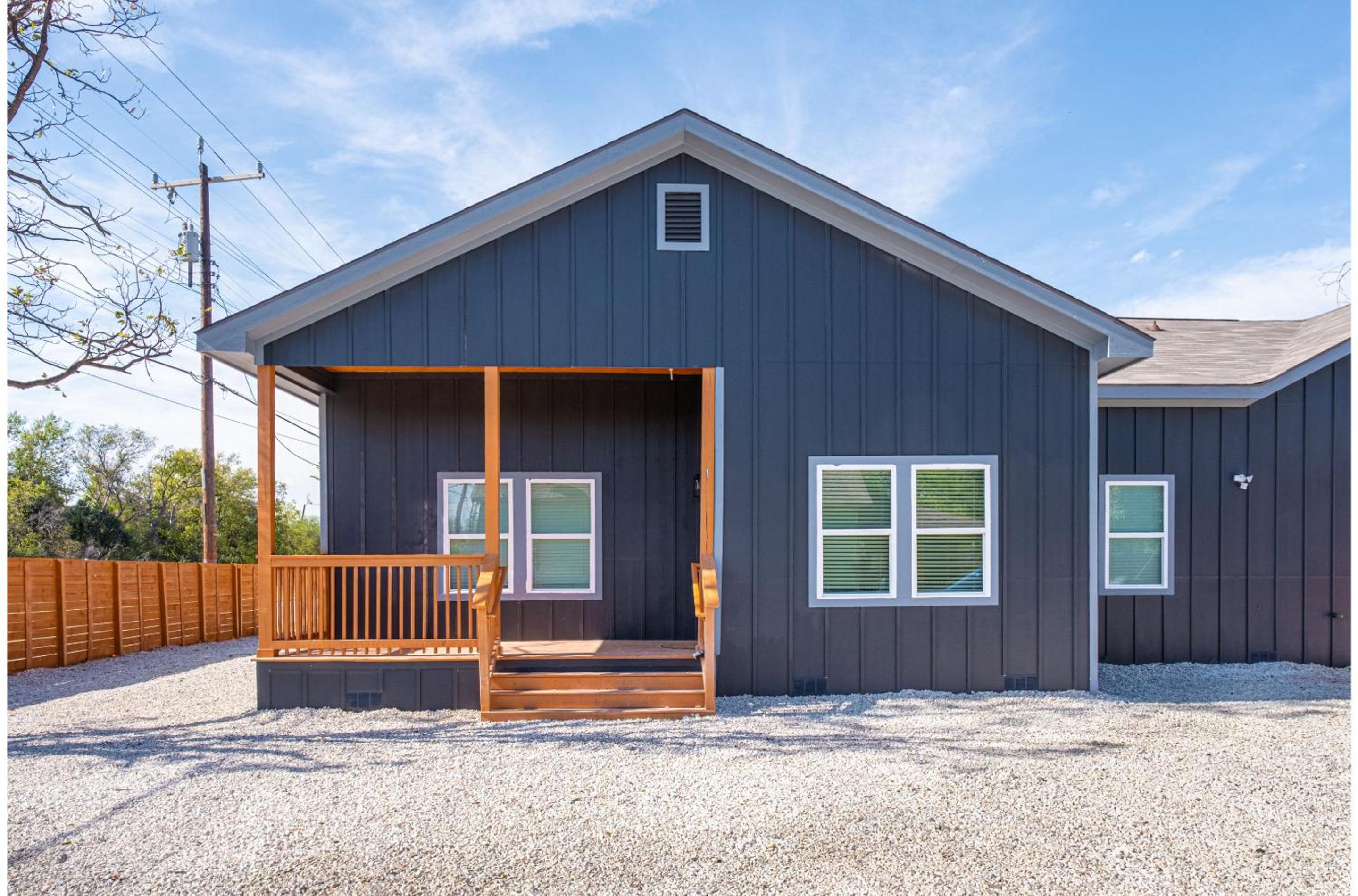 Bright and Fancy 3-Bedroom Near Fun Riverwalk