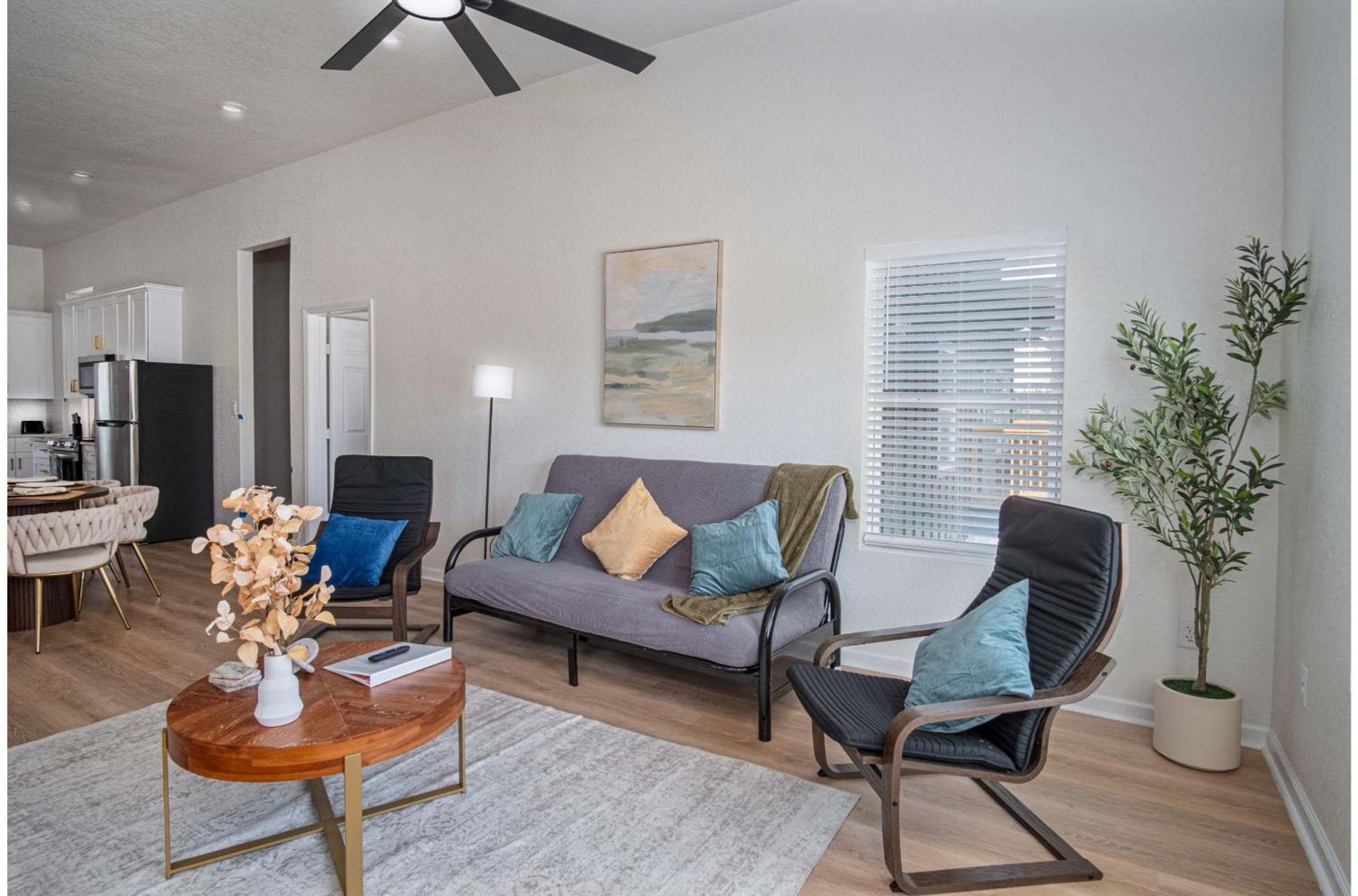 Bright and Fancy 3-Bedroom Near Fun Riverwalk