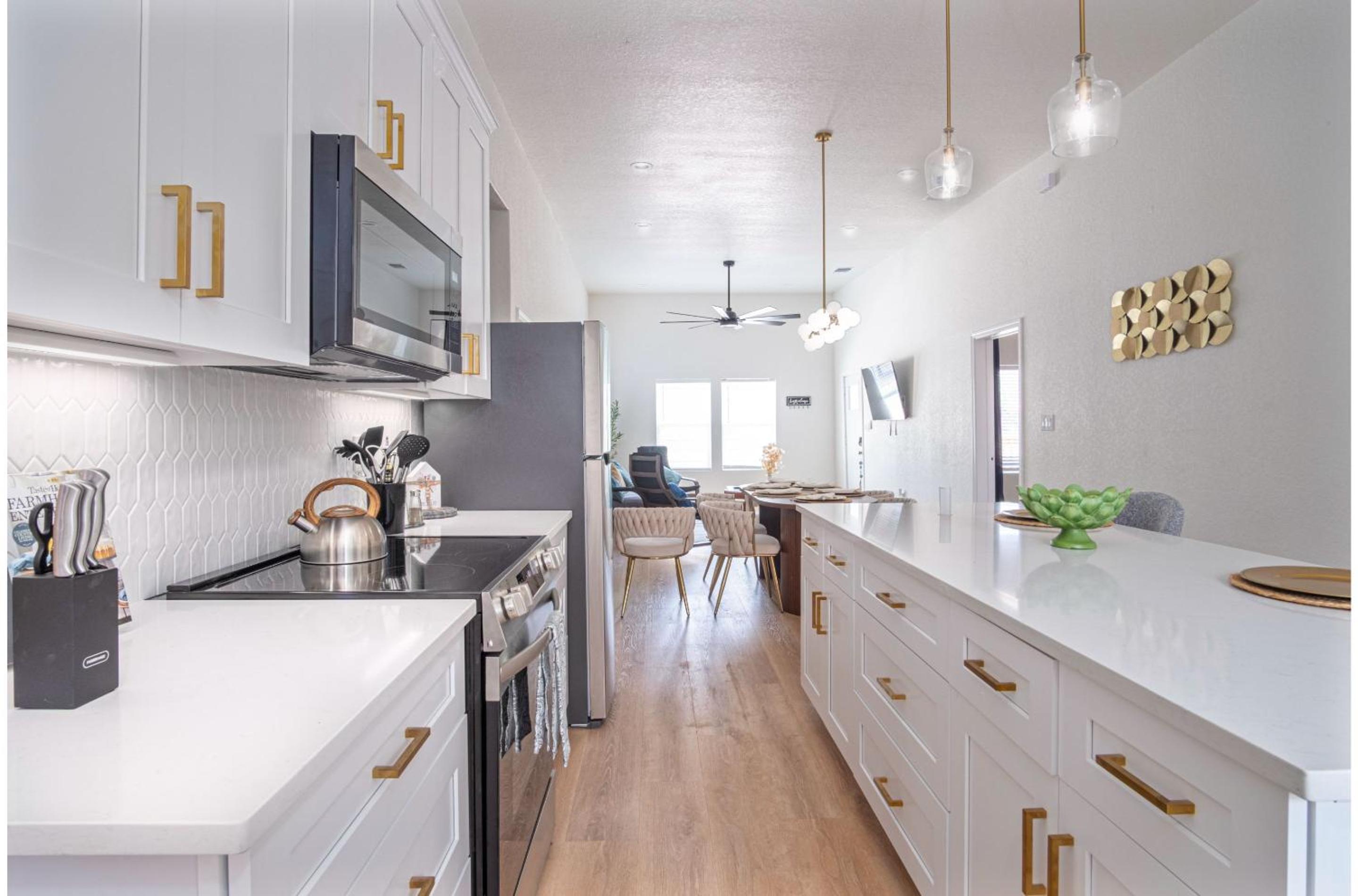 Bright and Fancy 3-Bedroom Near Fun Riverwalk