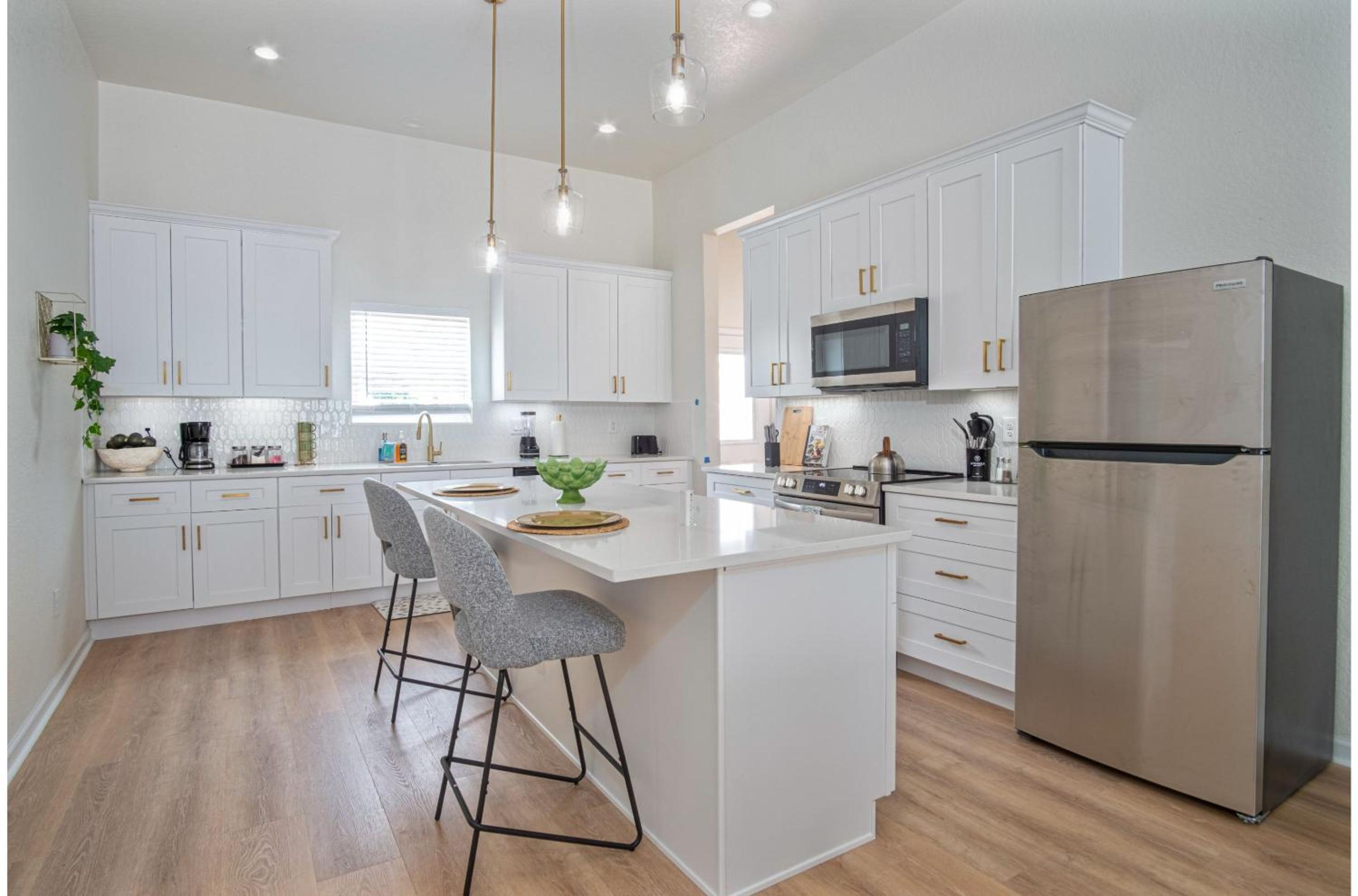 Bright and Fancy 3-Bedroom Near Fun Riverwalk