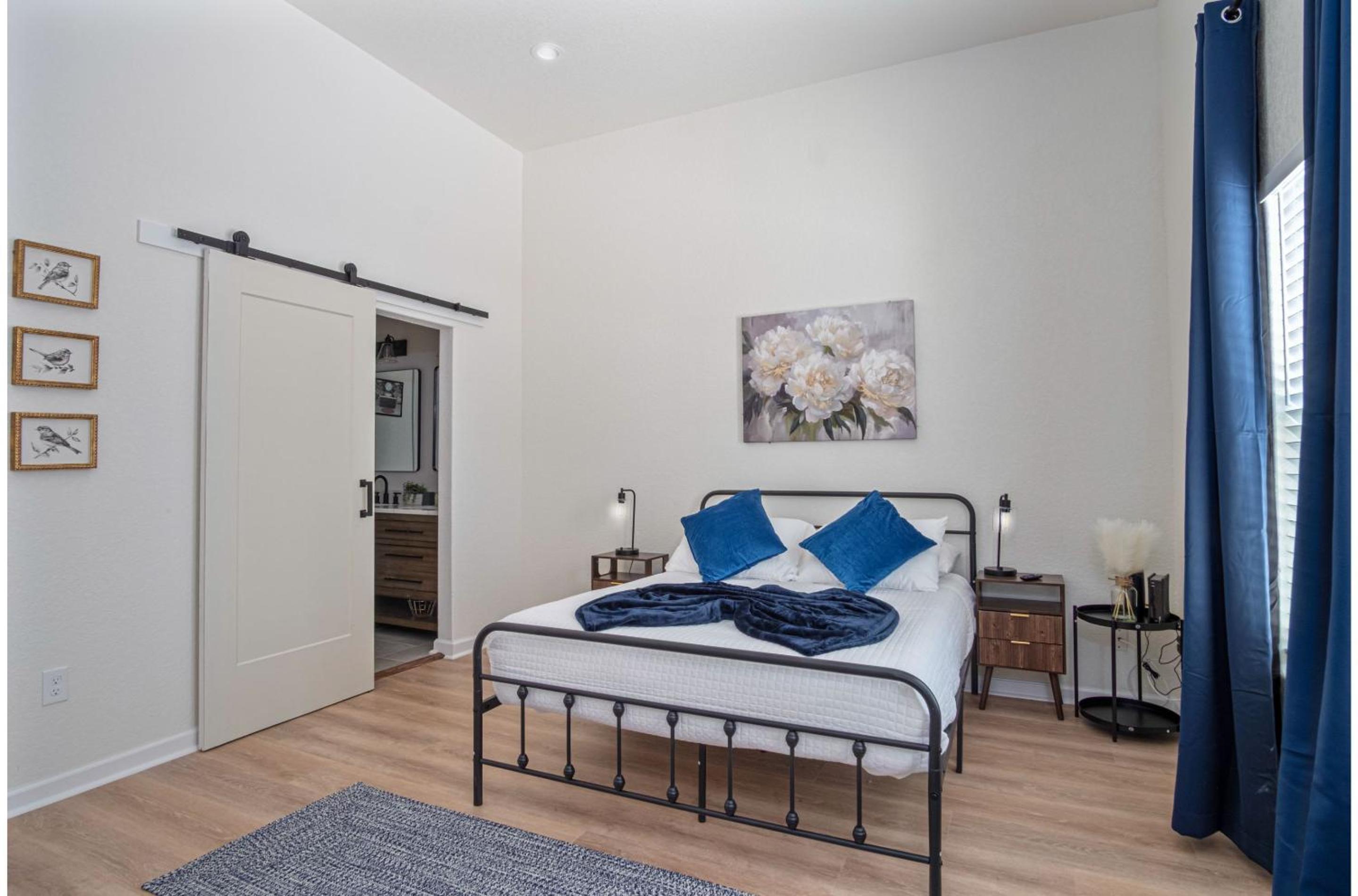 Bright and Fancy 3-Bedroom Near Fun Riverwalk