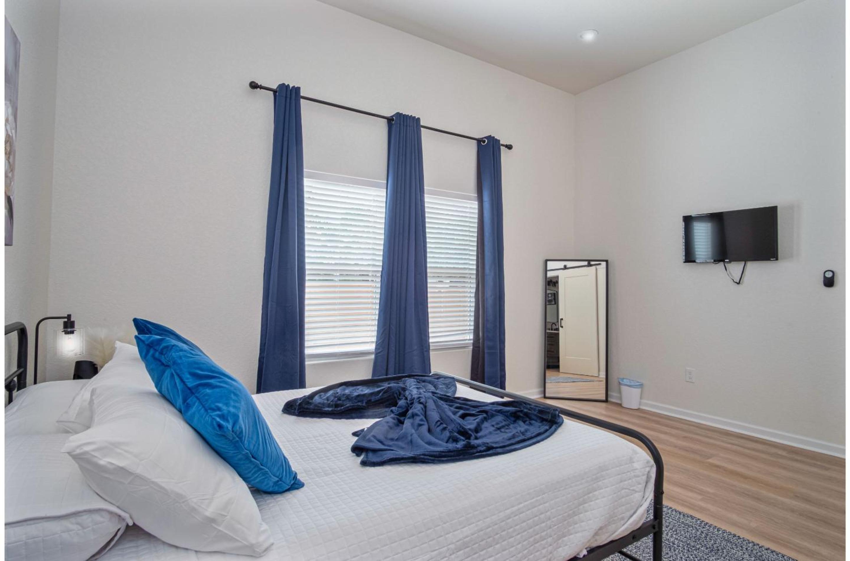 Bright and Fancy 3-Bedroom Near Fun Riverwalk
