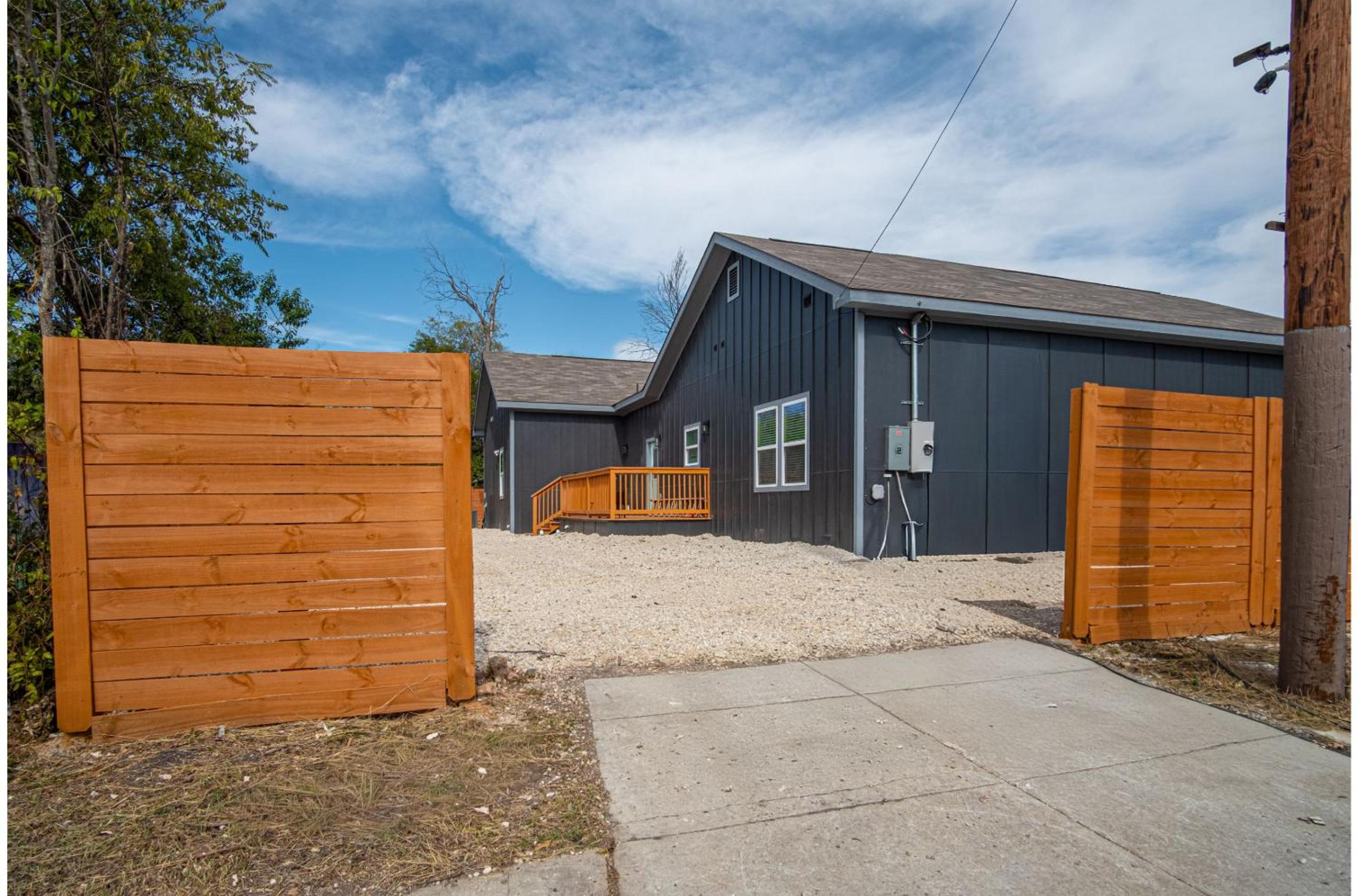 Bright and Fancy 3-Bedroom Near Fun Riverwalk