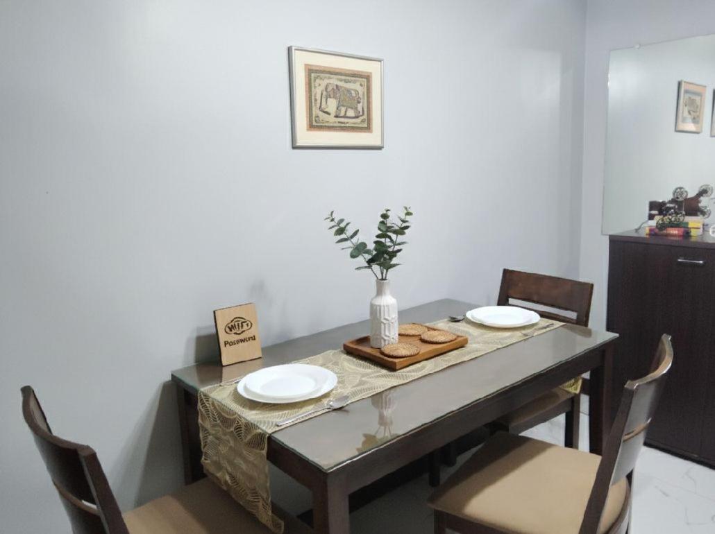 Super Cozy Apartment-Newport Boulevard