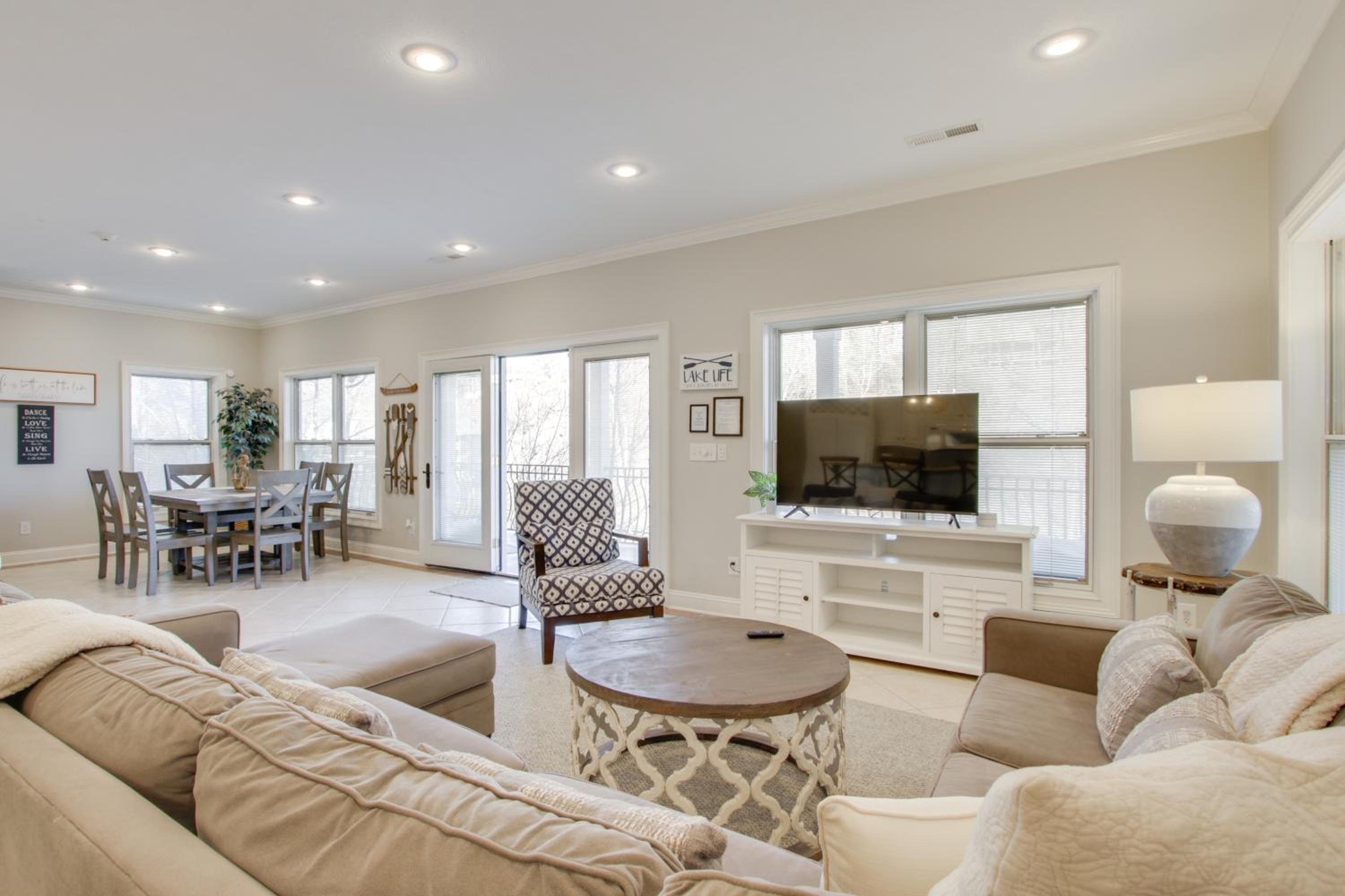 Newly Renovated Family Home on Tennessee River!