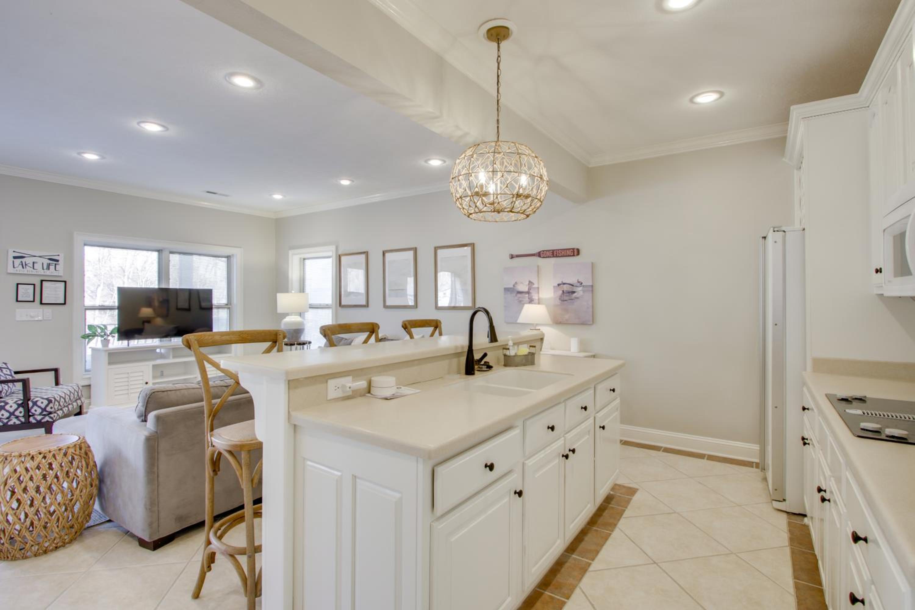 Newly Renovated Family Home on Tennessee River!