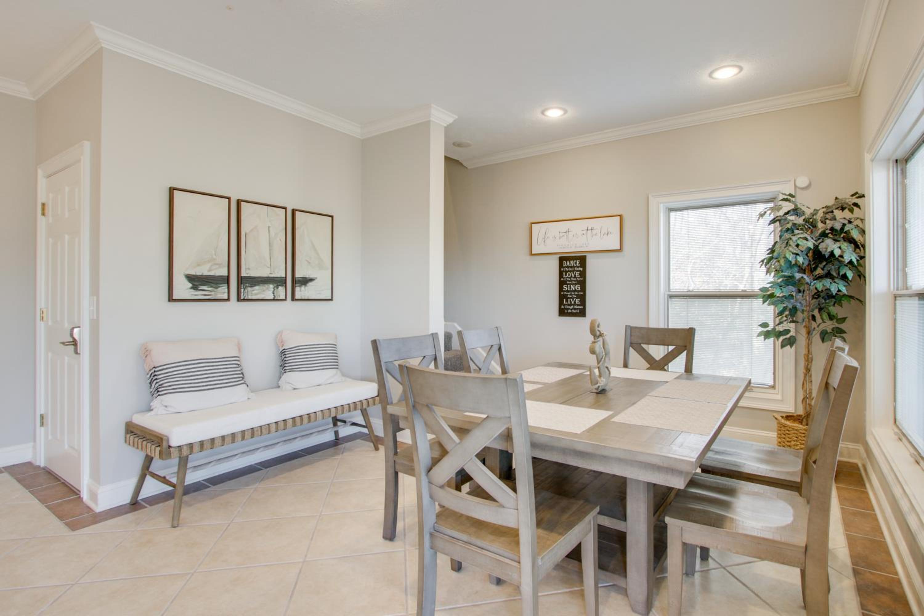 Newly Renovated Family Home on Tennessee River!