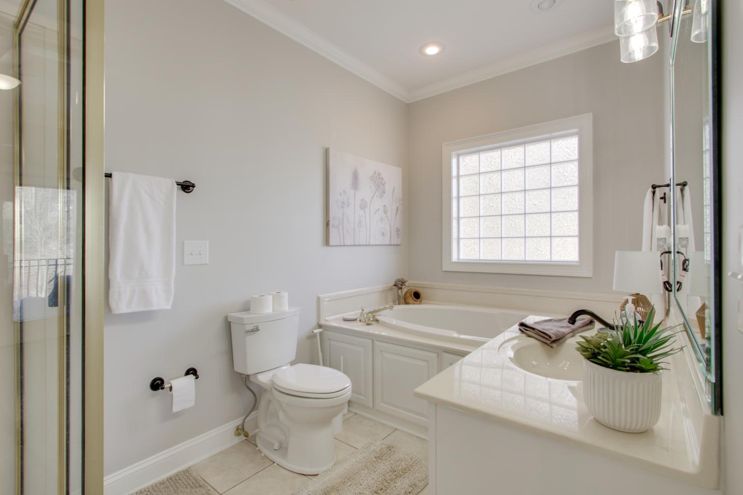 Newly Renovated Family Home on Tennessee River!